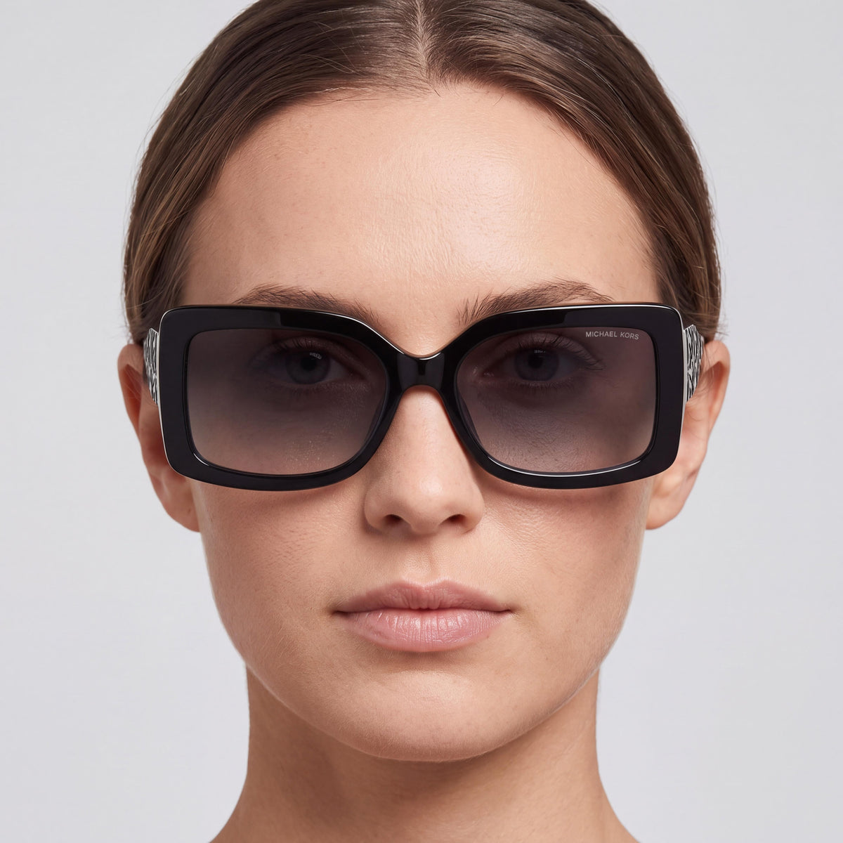 Michael Kors CORFU MK 2165 Gafas de sol para mujer de acetato negro y gris oscuro degradado con lentes UV gris oscuro degradado de 56 mm, Photo 4