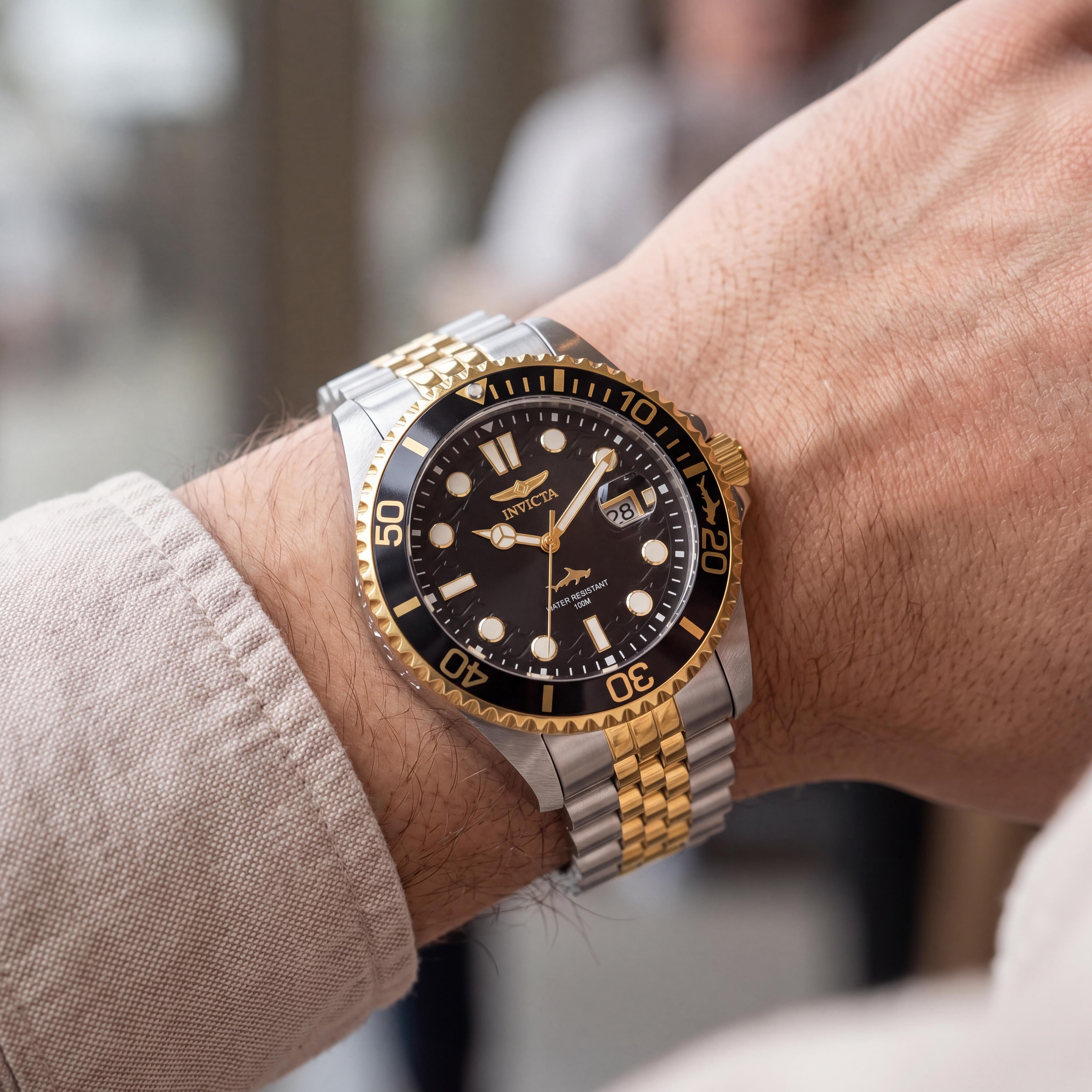 Reloj Invicta Pro Diver de cuarzo para hombre, de acero inoxidable bicolor en tono dorado, bisel negro, resistente al agua hasta 100 m, 43 mm, Photo 4