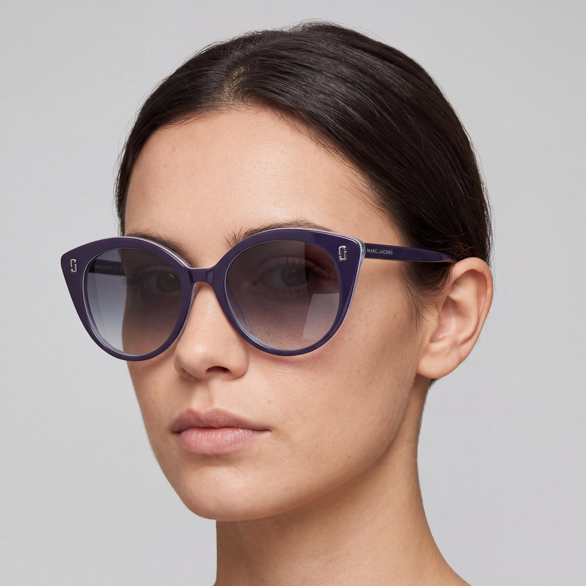 Marc Jacobs Modern Women's Eyewear with Blue Plastic Frame and Blue Lenses, Bridge 18mm, Temple 145mm, Photo 3
