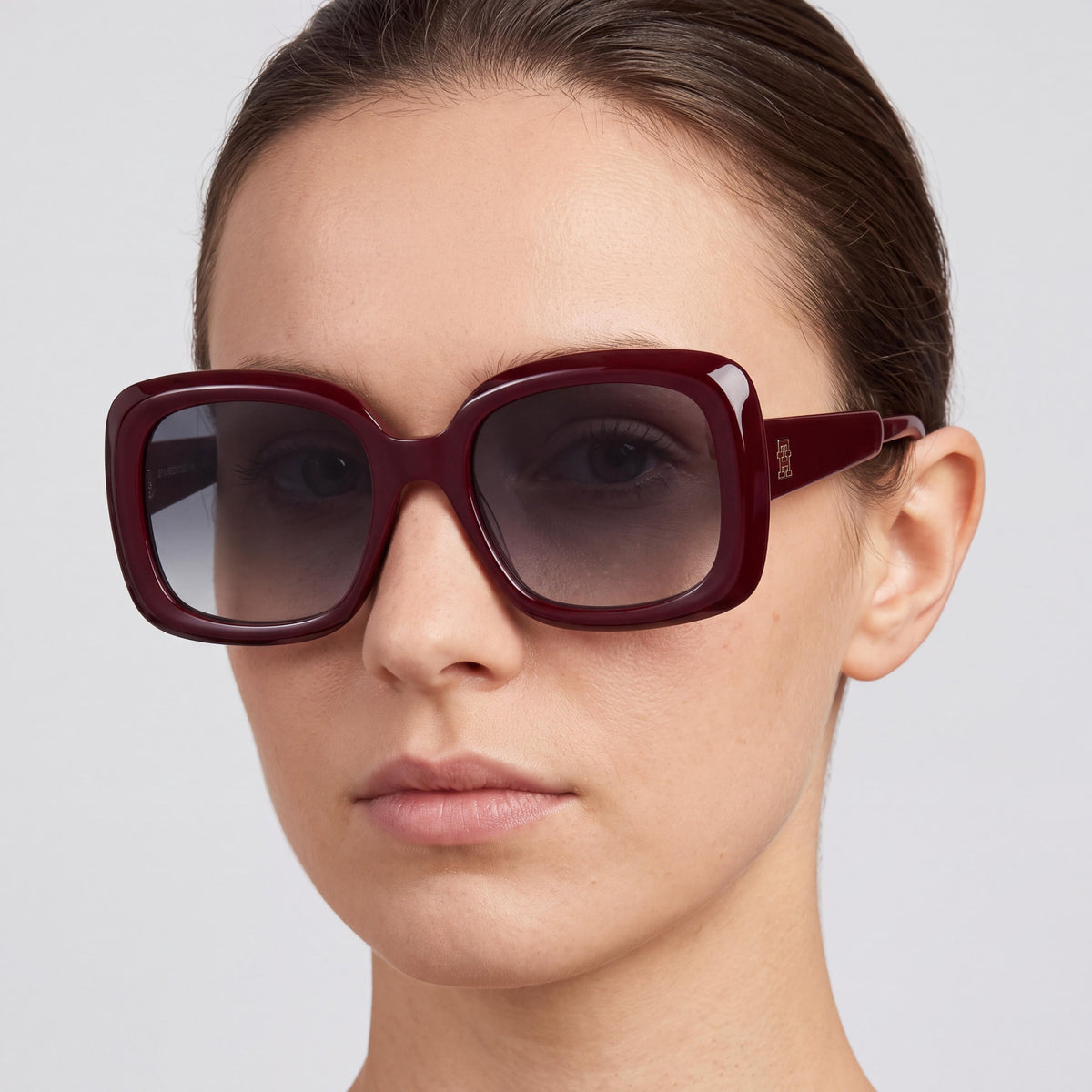 Tommy Hilfiger Square-frame Unisex Acetate Sunglasses Burgundy Dark Grey Shaded Non-Polarized 53mm Lens 20mm Bridge, Photo 3