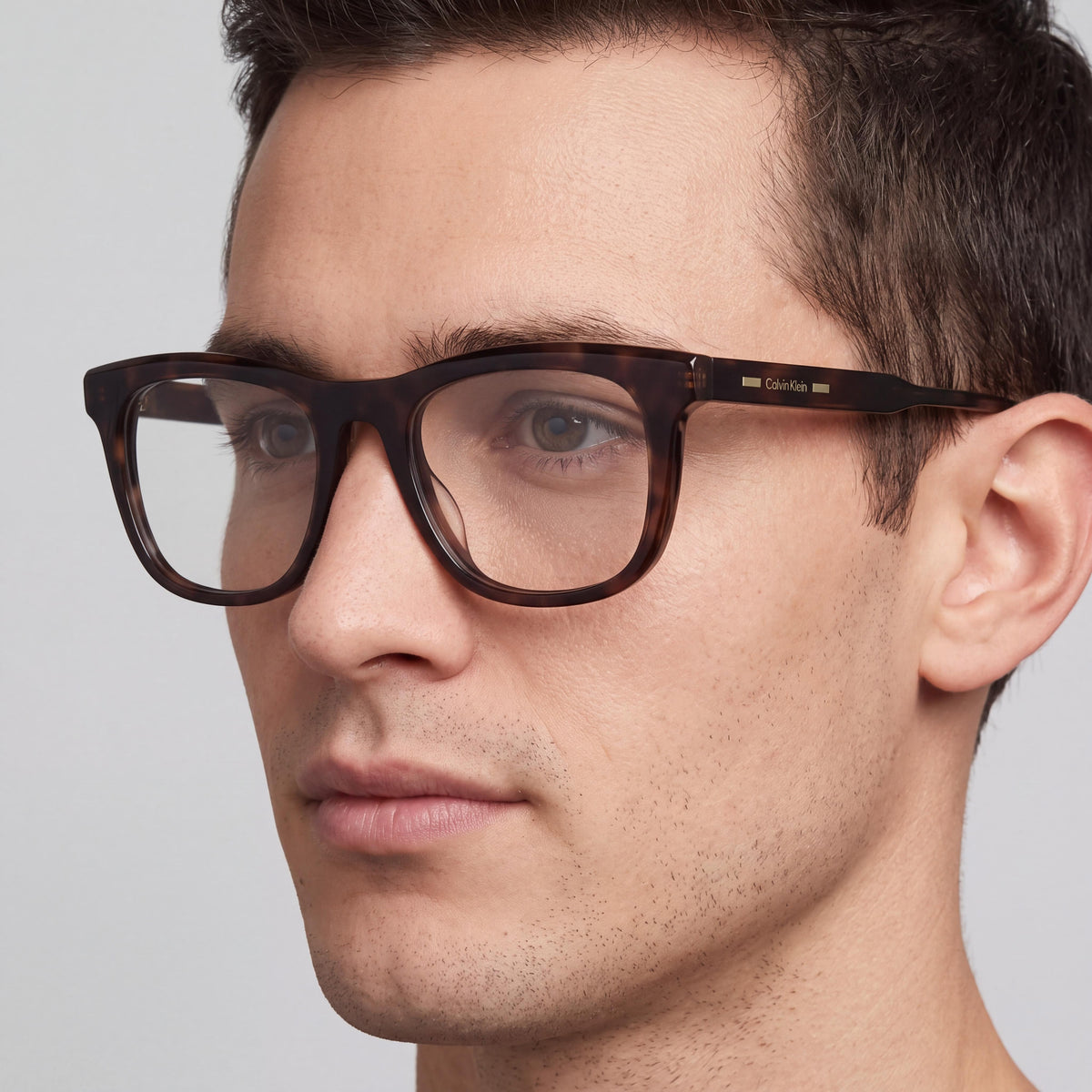 Gafas Calvin Klein Modern para hombre con montura de acetato y lentes de policarbonato en color habano, ancho de lente de 52 mm, Photo 4