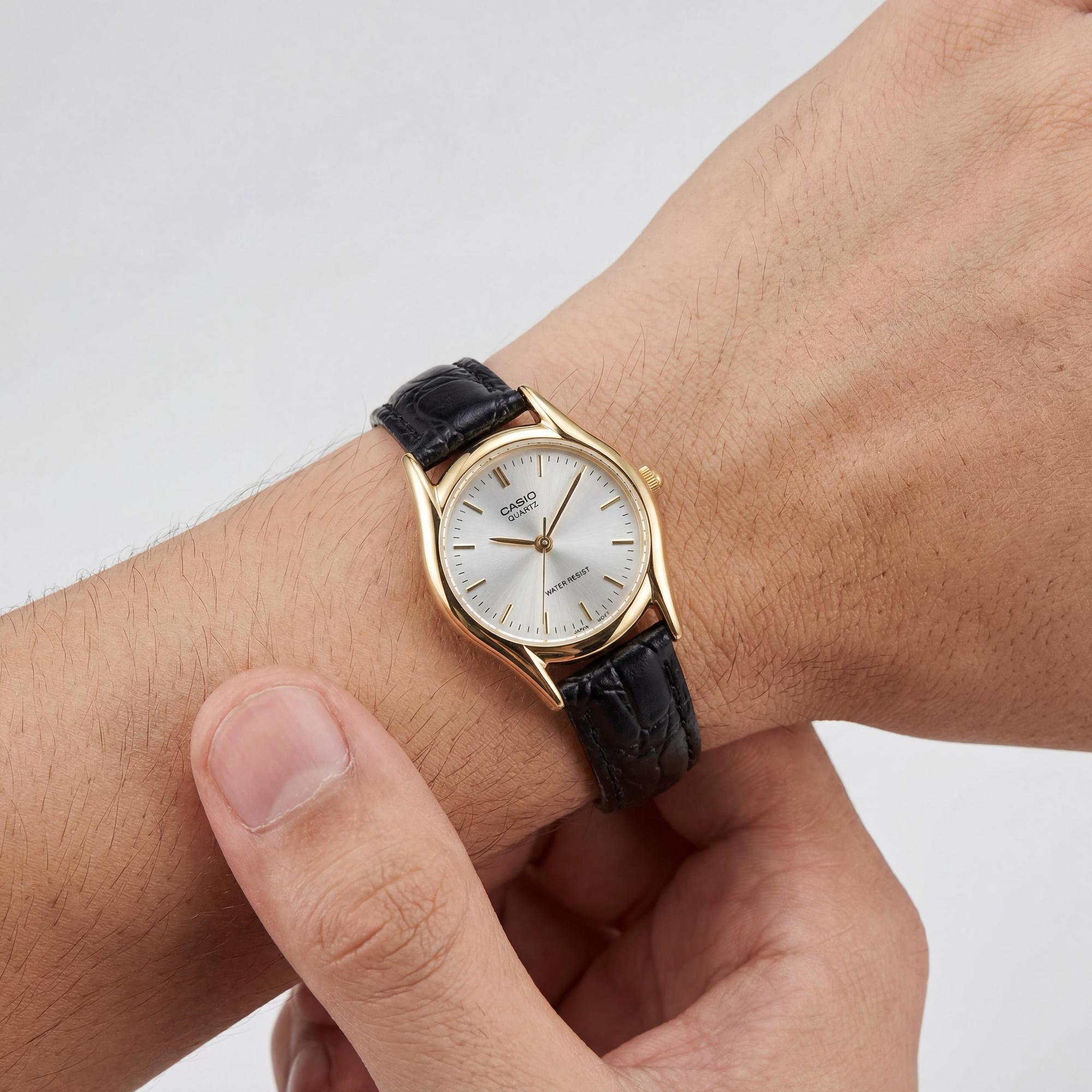 Casio LTP-1094Q-7ARDF Women's Gold Watch with Leather Strap, 23mm, Photo 3