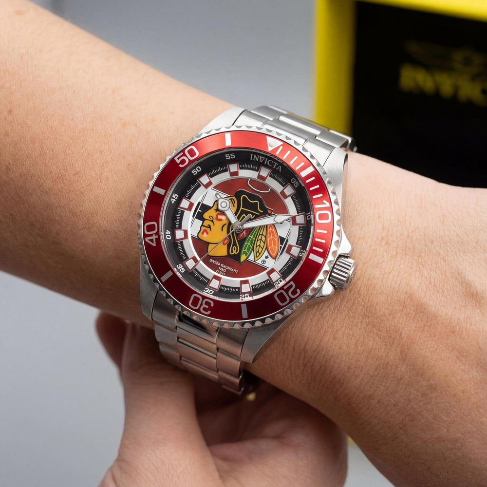 Reloj Invicta IN-42203-AMZUK para mujer, de cuarzo, esfera roja, acero inoxidable plateado, resistente al agua, 38 mm
