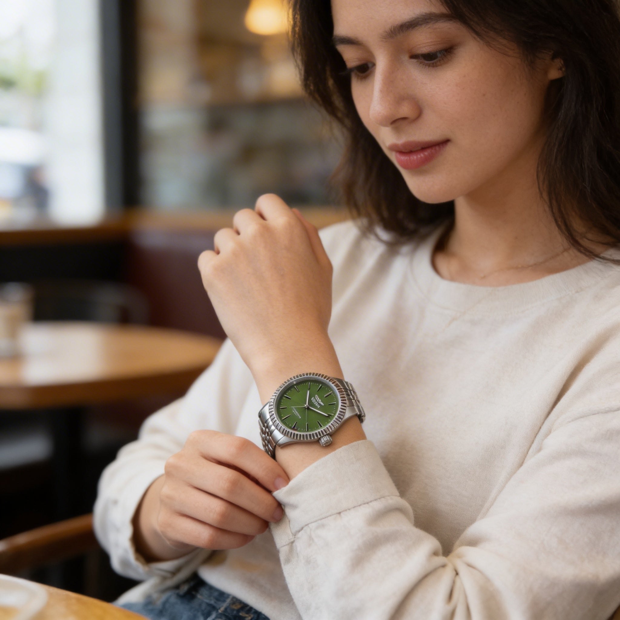 Reloj Invicta Specialty 49313 para hombre, esfera verde, acero inoxidable plateado, cuarzo, 43 mm, resistente al agua hasta 5 ATM, Photo 4