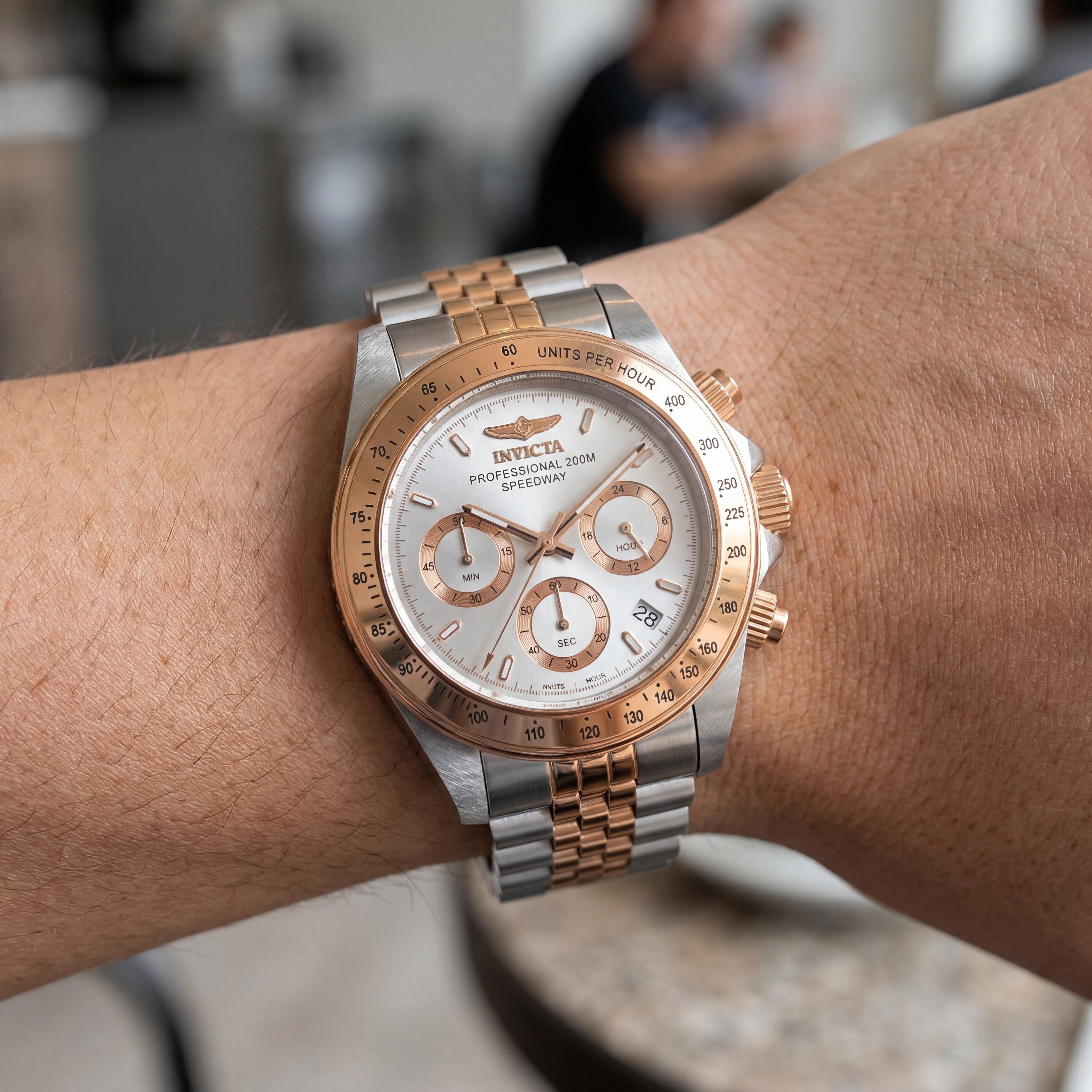 Invicta Speedway Cronógrafo Unisex Dos Tonos Oro Acero Inoxidable Esfera Plateada Reloj Luminoso 39.5mm, Photo 4