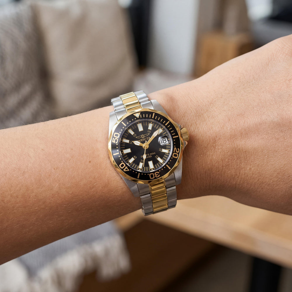 Invicta 7063 Reloj de buceo para mujer con brazalete de dos tonos, cristal de zafiro, resistencia al agua de 200 m, luminiscente, 27 mm
