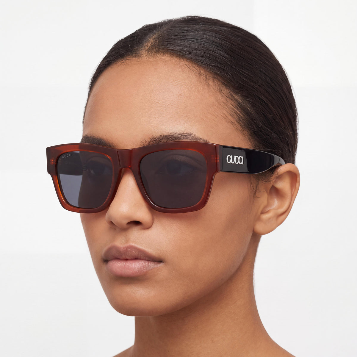 Gafas de sol unisex modernas Gucci, montura negra con lentes negras, con puente de 18 mm y varillas de 145 mm, Photo 4