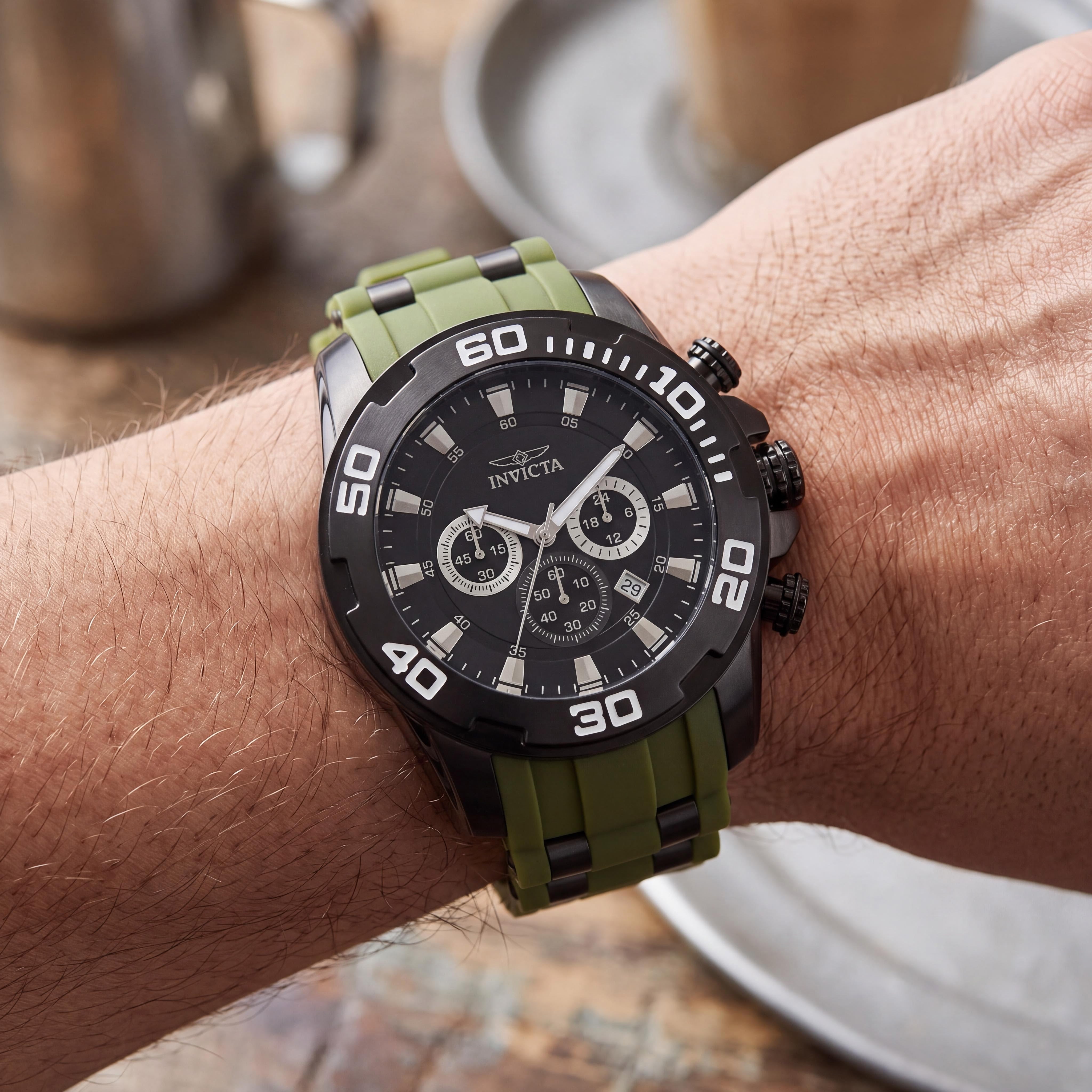 Reloj Invicta de Cuarzo para Hombre, Caja de Acero Inoxidable Verde y Negra, Correa de Silicona, Resistente al Agua, 50mm, Photo 4
