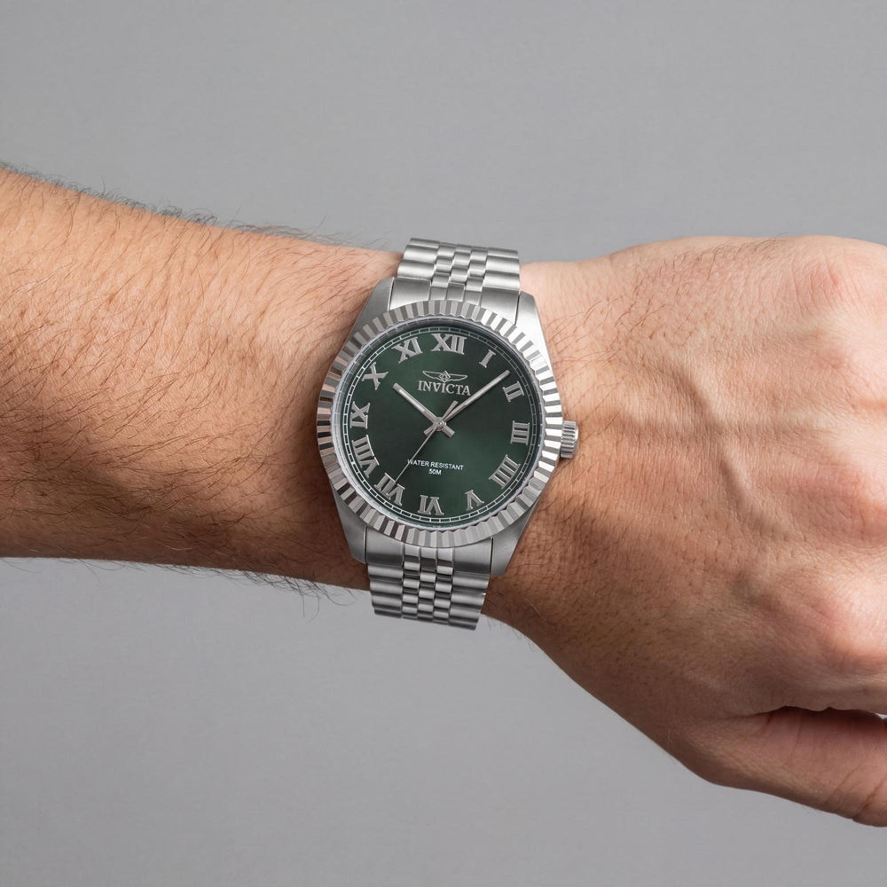 Reloj unisex Invicta Specialty 47398 de acero inoxidable plateado con esfera verde y pulsera de 43 mm
