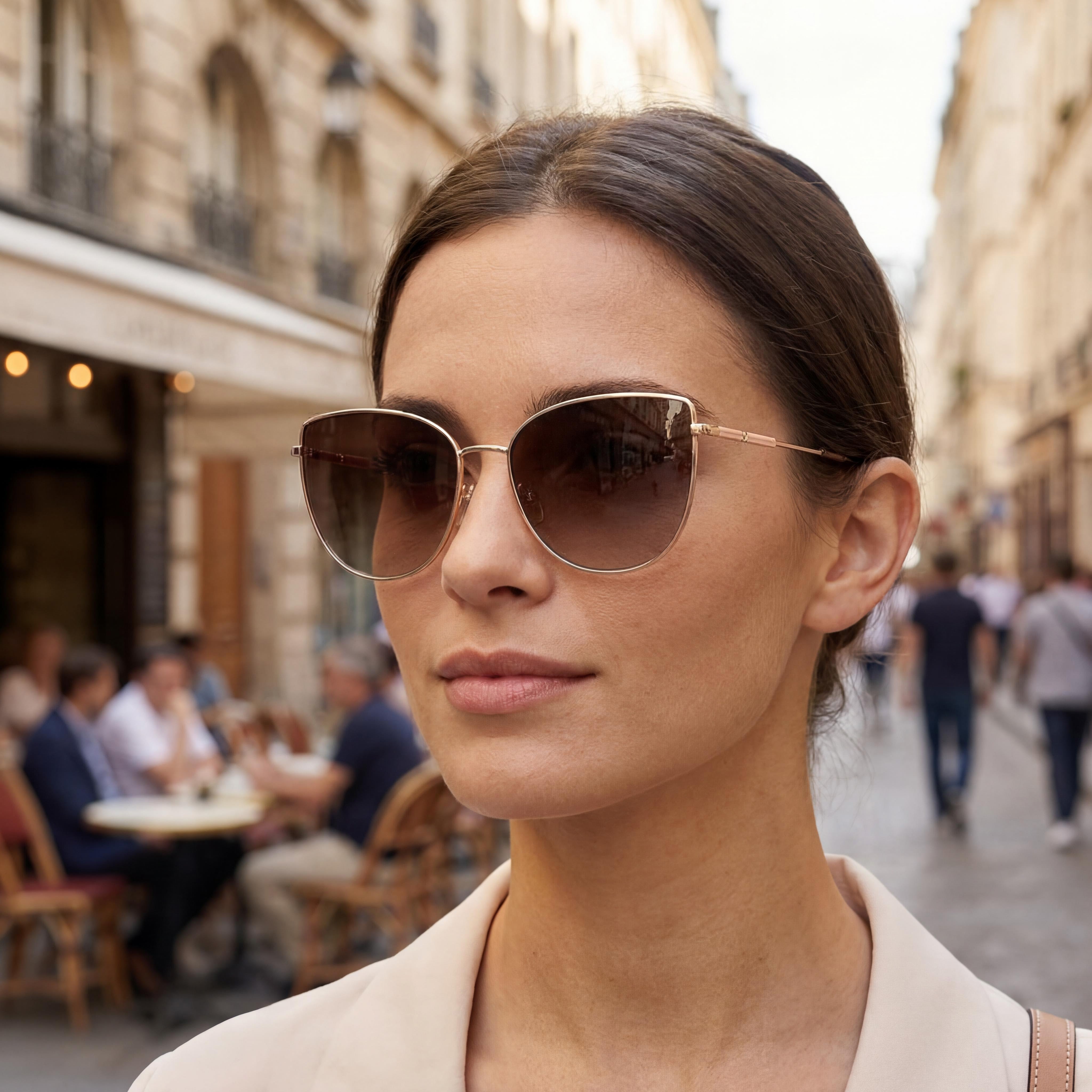 Carolina Herrera HER 0138/S Gafas de sol casuales para mujer con armazón dorado cobrizo sombreado, lentes marrones sombreadas y protección UV de 59 mm, Photo 5