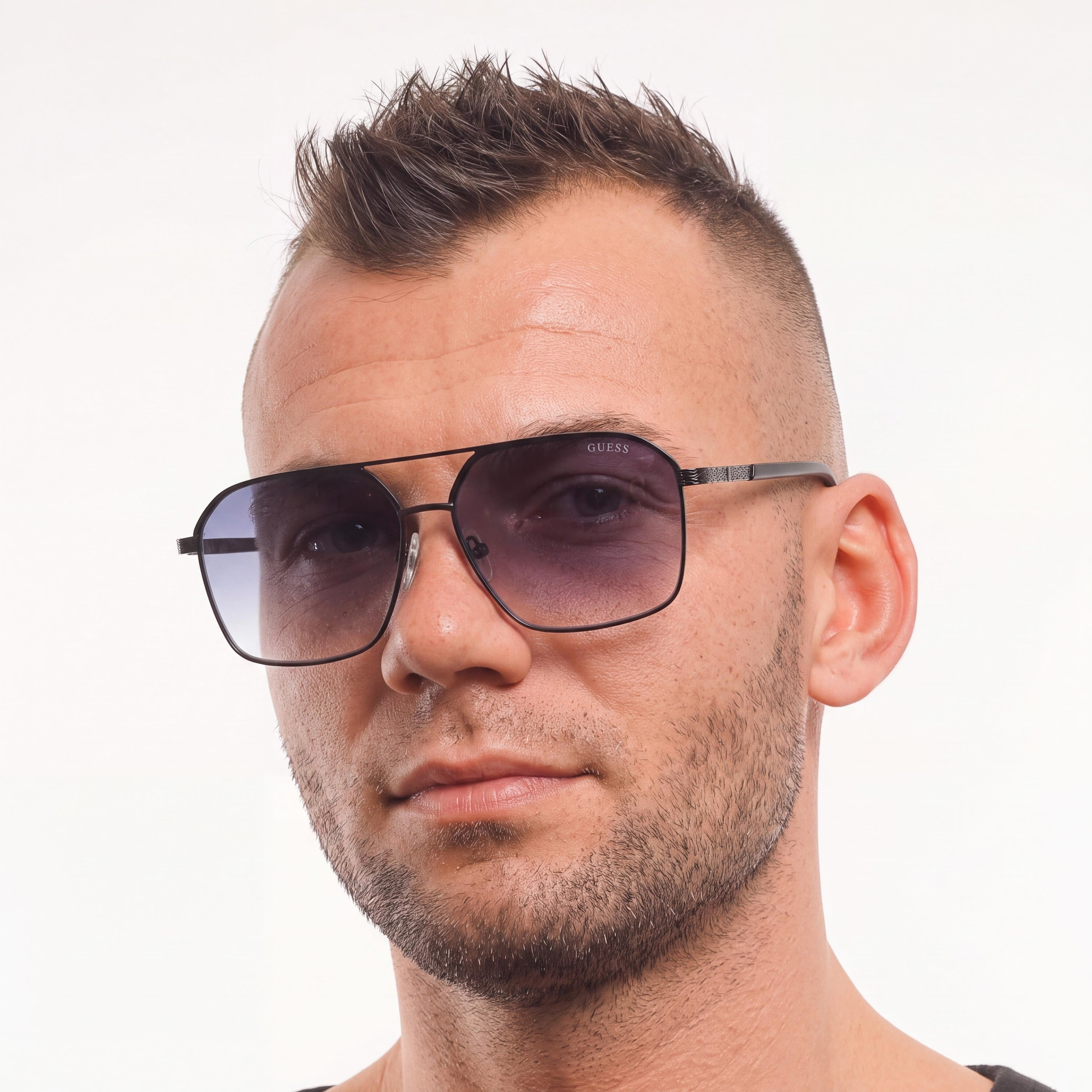 GUESS Classic Men's Polycarbonate Glossy Black Black Gradient 100% UV Protection Non-Polarized Sunglasses 55mm, Photo 5