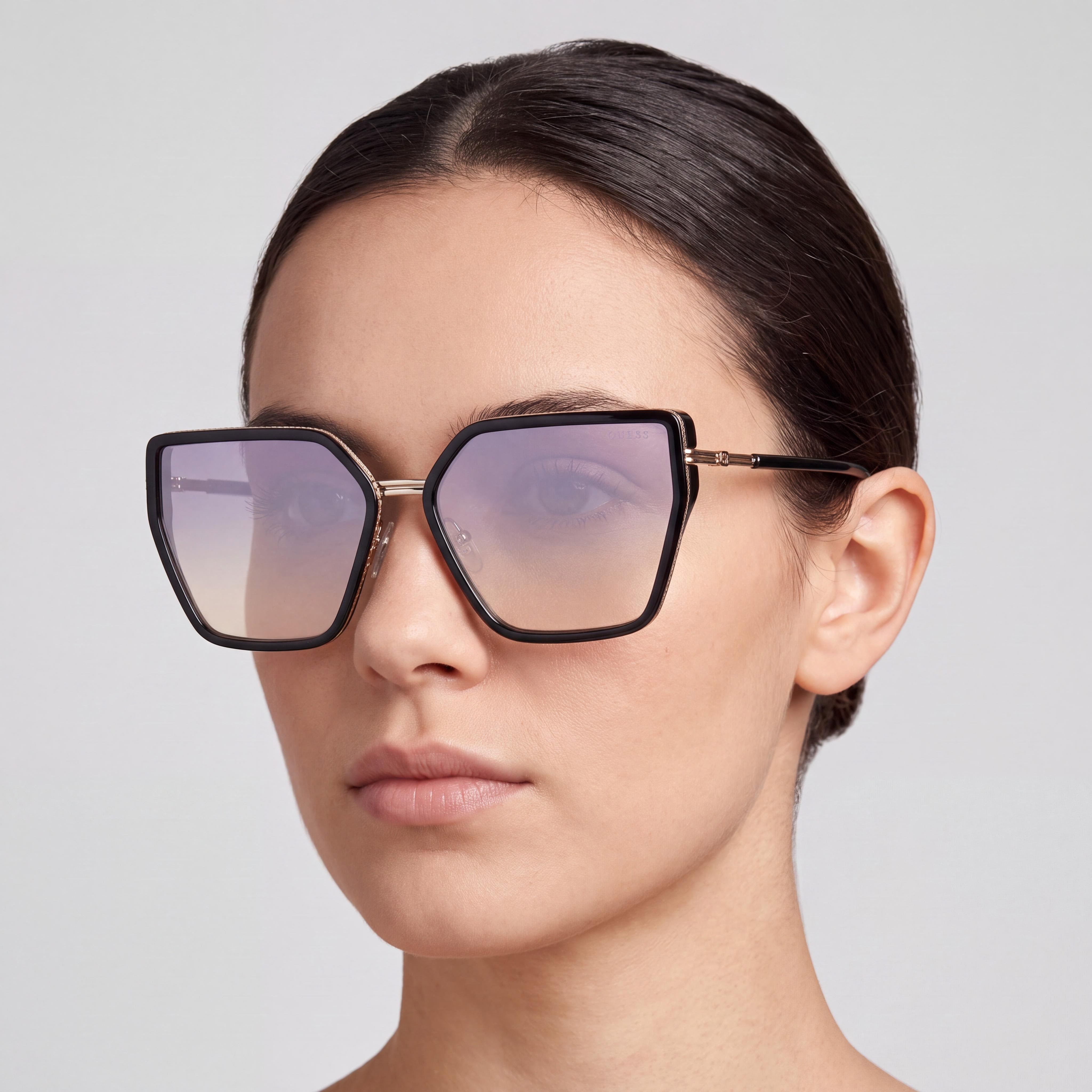 GUESS Injected Sun Glasses Women's Plastic Polarized UV Protection Glossy Black Gradient Smoke Frame Gradient Smoke Grey Lens 60mm, Photo 3