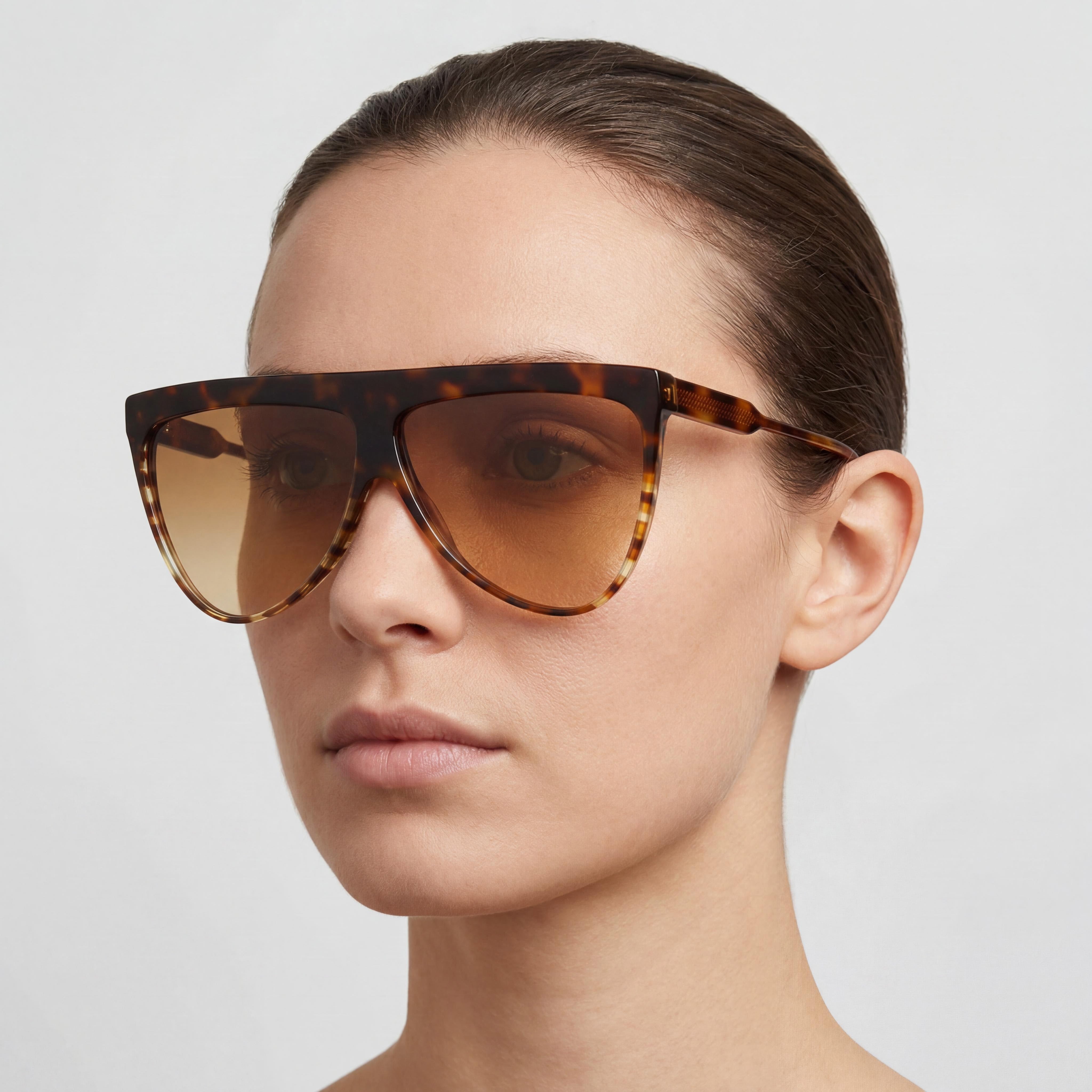 Victoria Beckham Modern VB619S 44812 Women's Metal Frame Polycarbonate Lens Striped Dark Havana Sunglasses 65mm, Photo 3