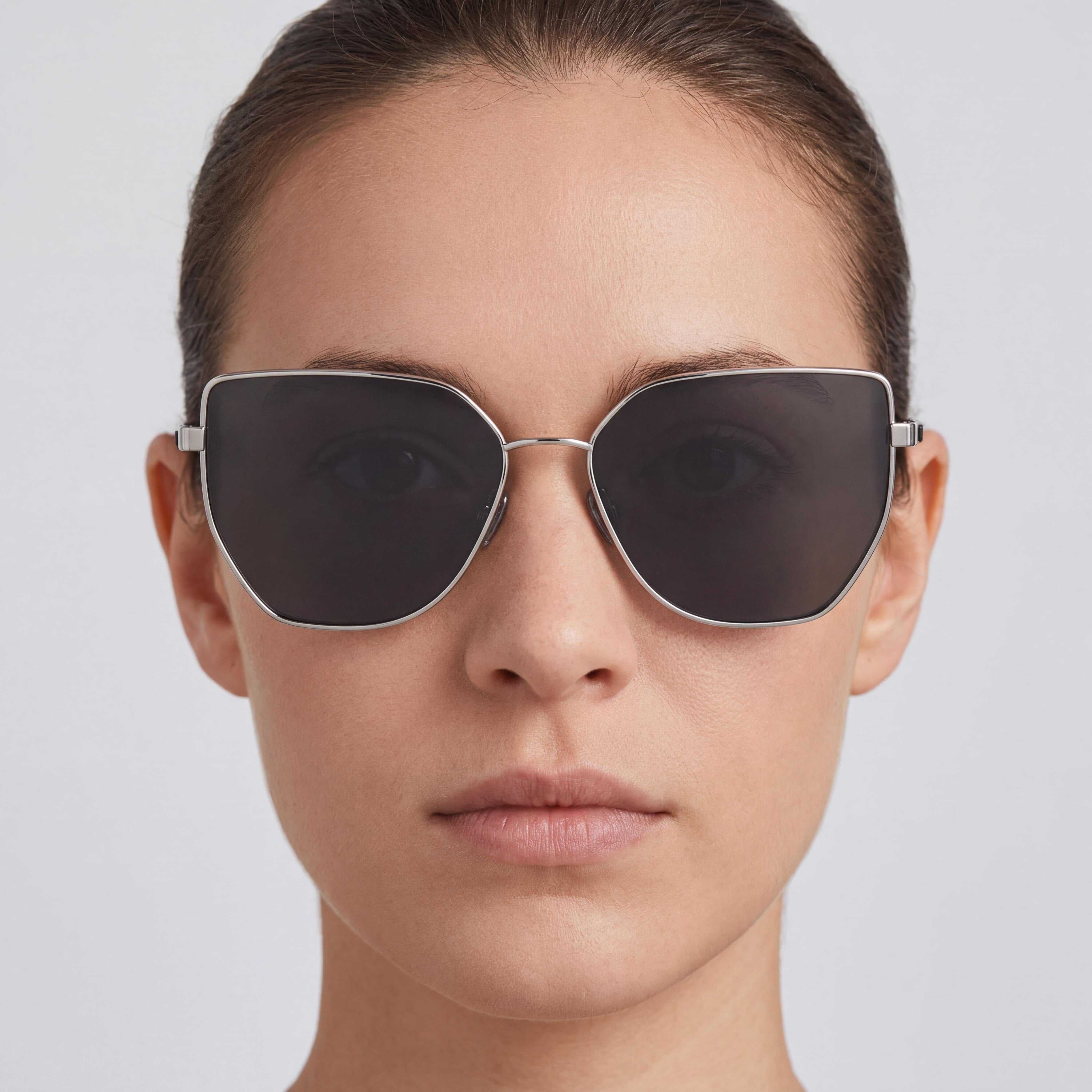 Gafas de sol Calvin Klein Jeans Ckj25209s de mariposa de metal plateado para mujer con lentes grises no polarizadas con protección UV de 57mm, Photo 5