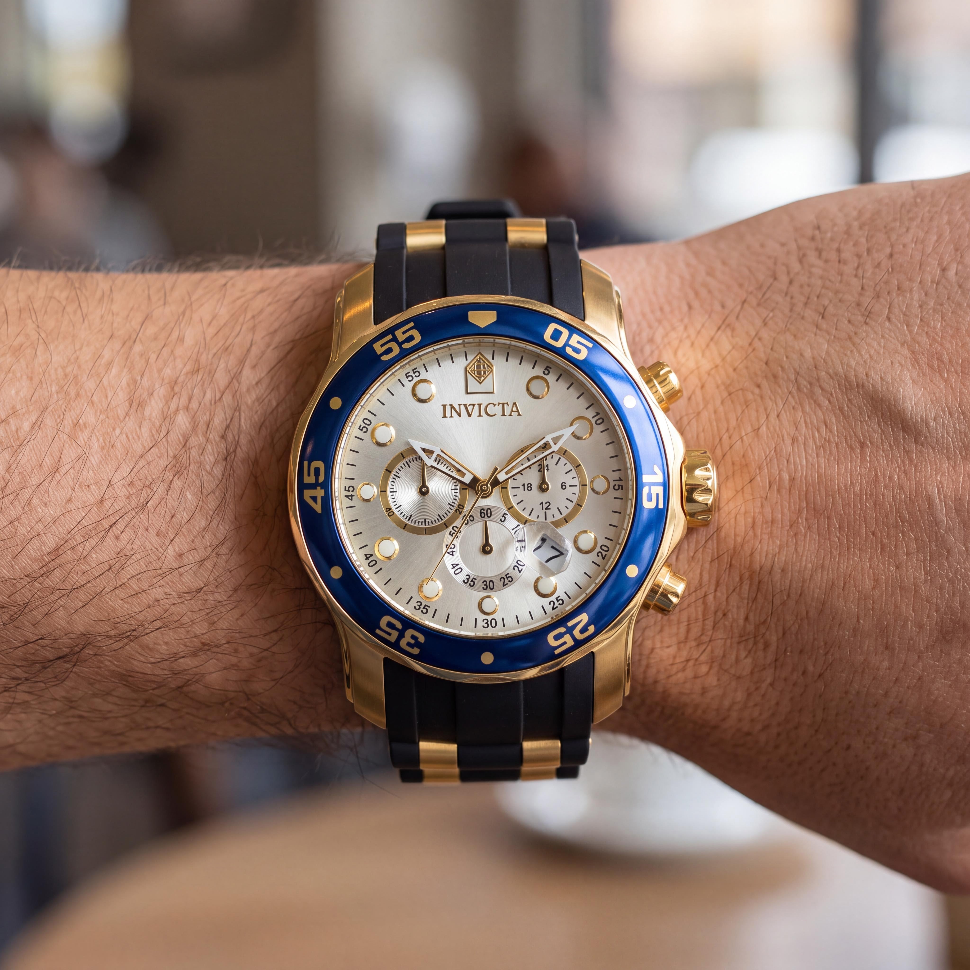 Invicta Pro Diver Reloj de buceo cronógrafo para hombre, de acero inoxidable tono dorado con caucho negro y bisel azul, 48 mm, Photo 3