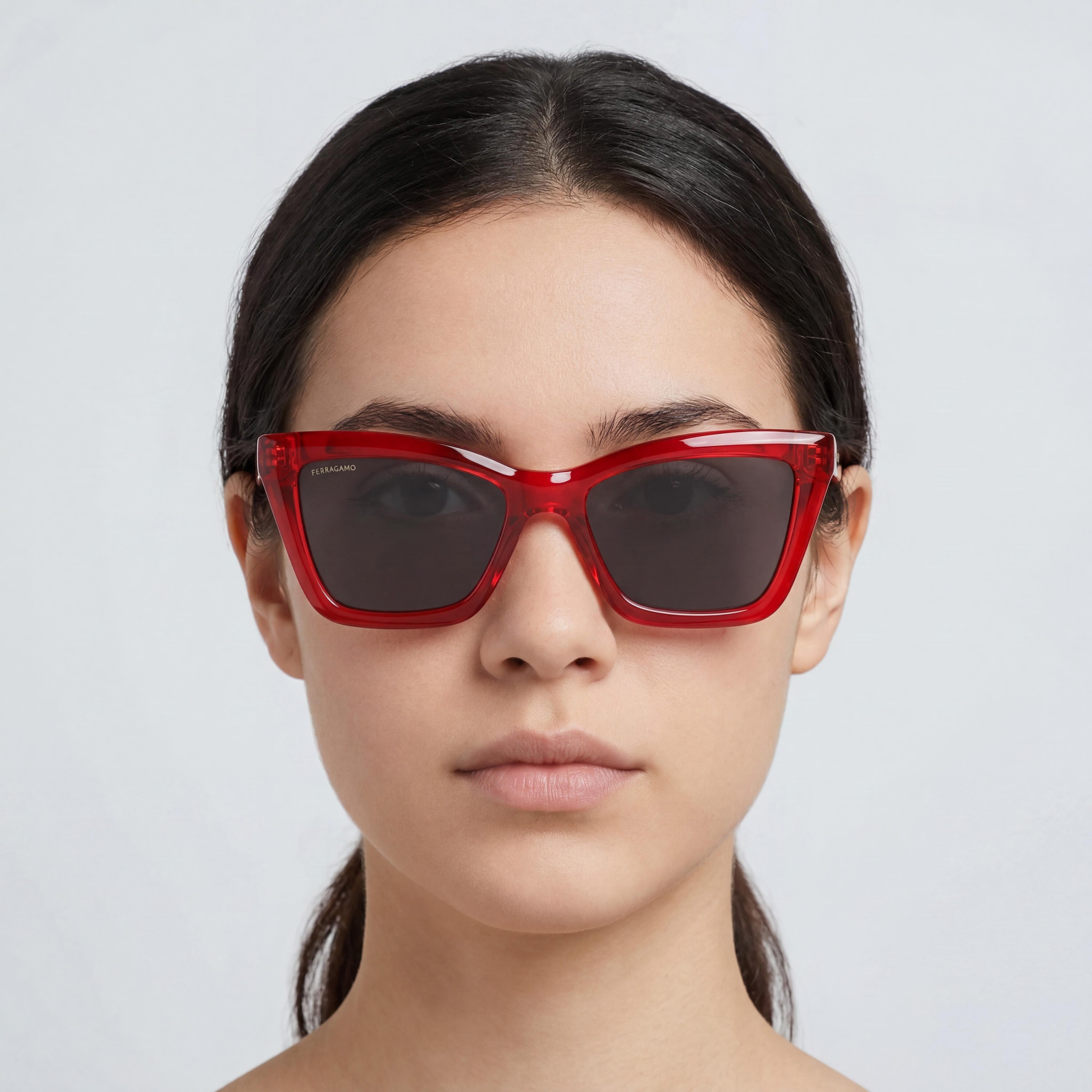 Gafas Ferragamo Sf2039se para mujer con montura de acetato rojo transparente y lentes grises sólidas de 53 mm, Photo 5