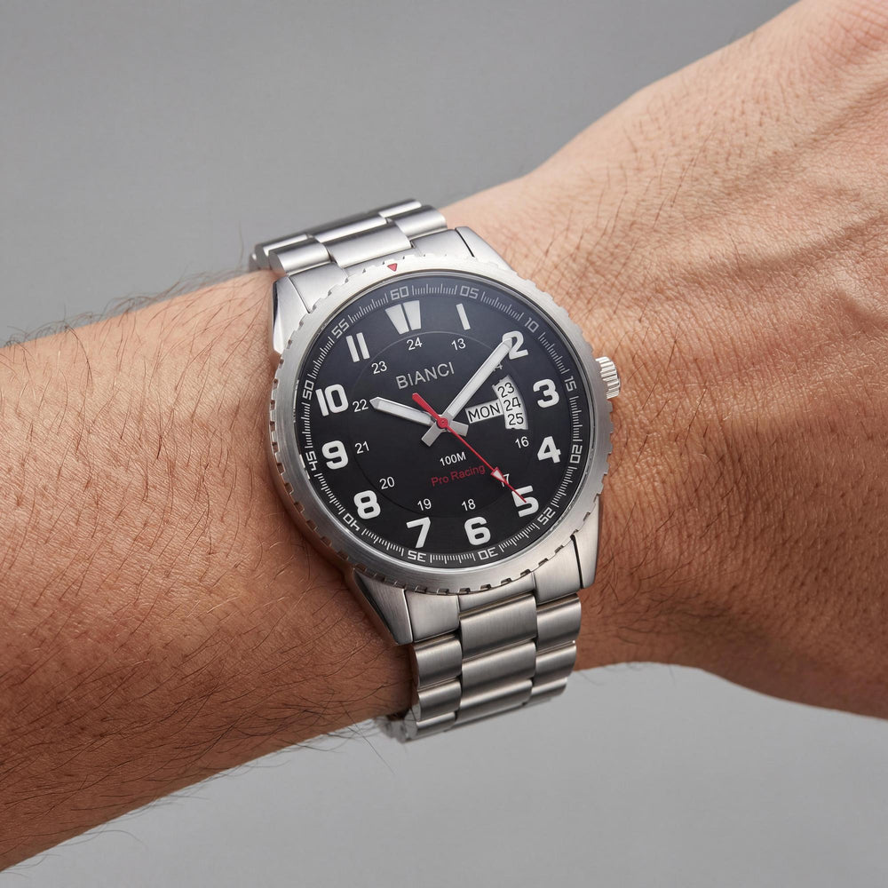 Reloj Roberto Bianci para hombre con pulsera de acero inoxidable plateado, esfera negra y fecha.