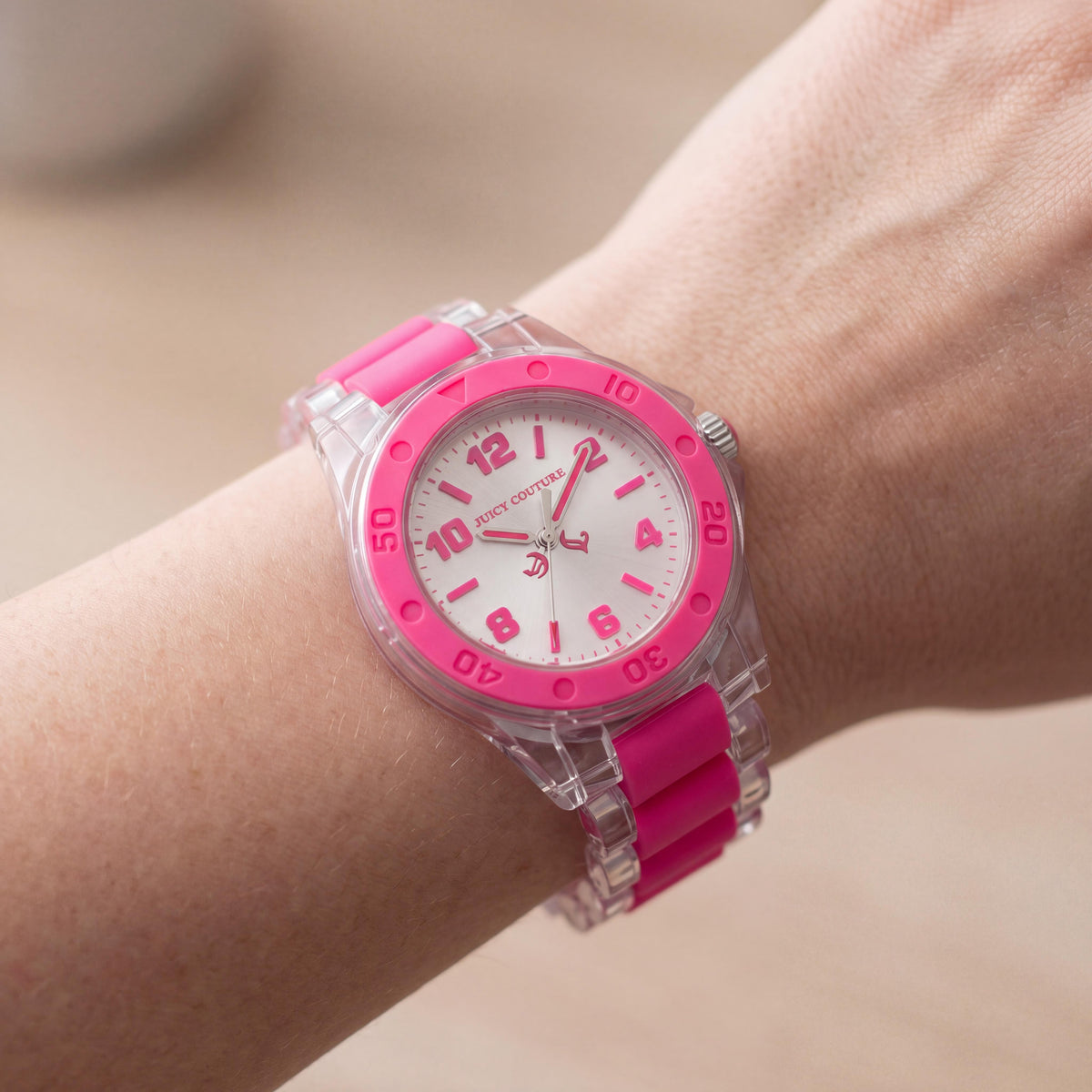 Reloj informal Juicy Couture para mujer con bisel de silicona en rosa neón y pulsera de plástico transparente, resistente al agua 30M, Photo 4
