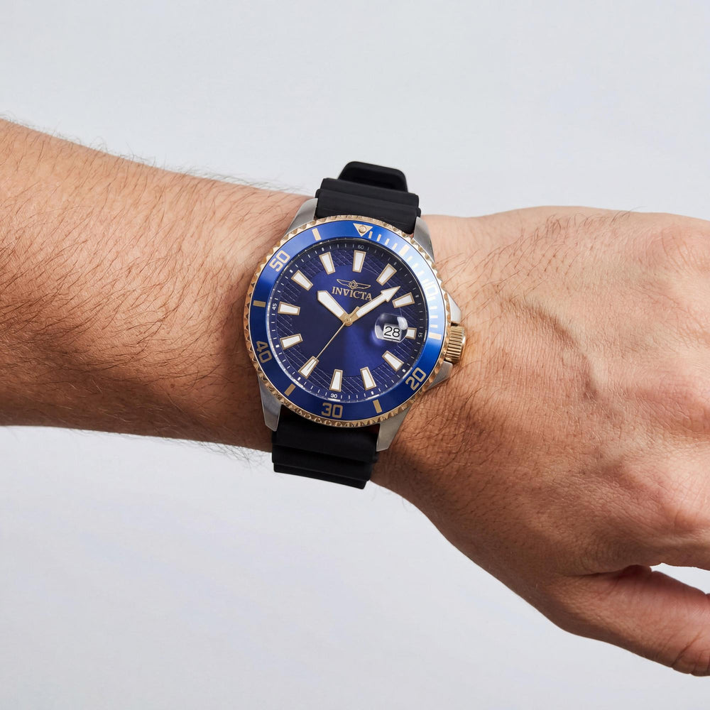 Reloj Invicta Pro Diver 46133 para hombre, de cuarzo, 45 mm, acero inoxidable plateado, esfera azul, correa de silicona, resistencia al agua de 50 m.