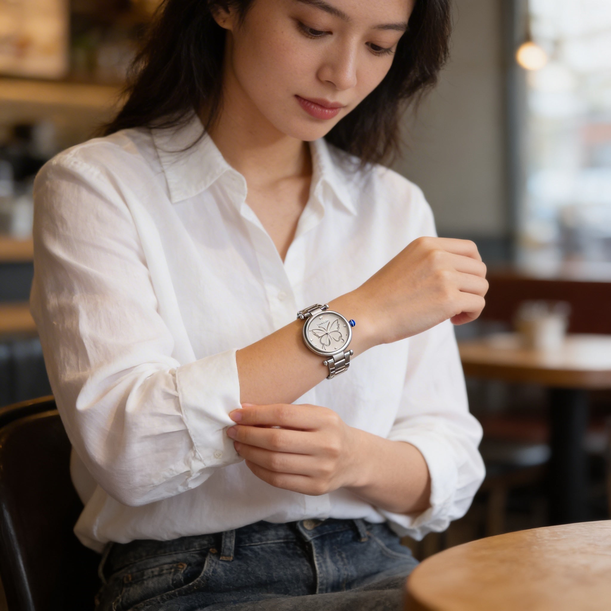 Reloj de cuarzo Invicta Wildflower 33232 para mujer con esfera plateada y pulsera de acero inoxidable, caja de 36 mm, Photo 4