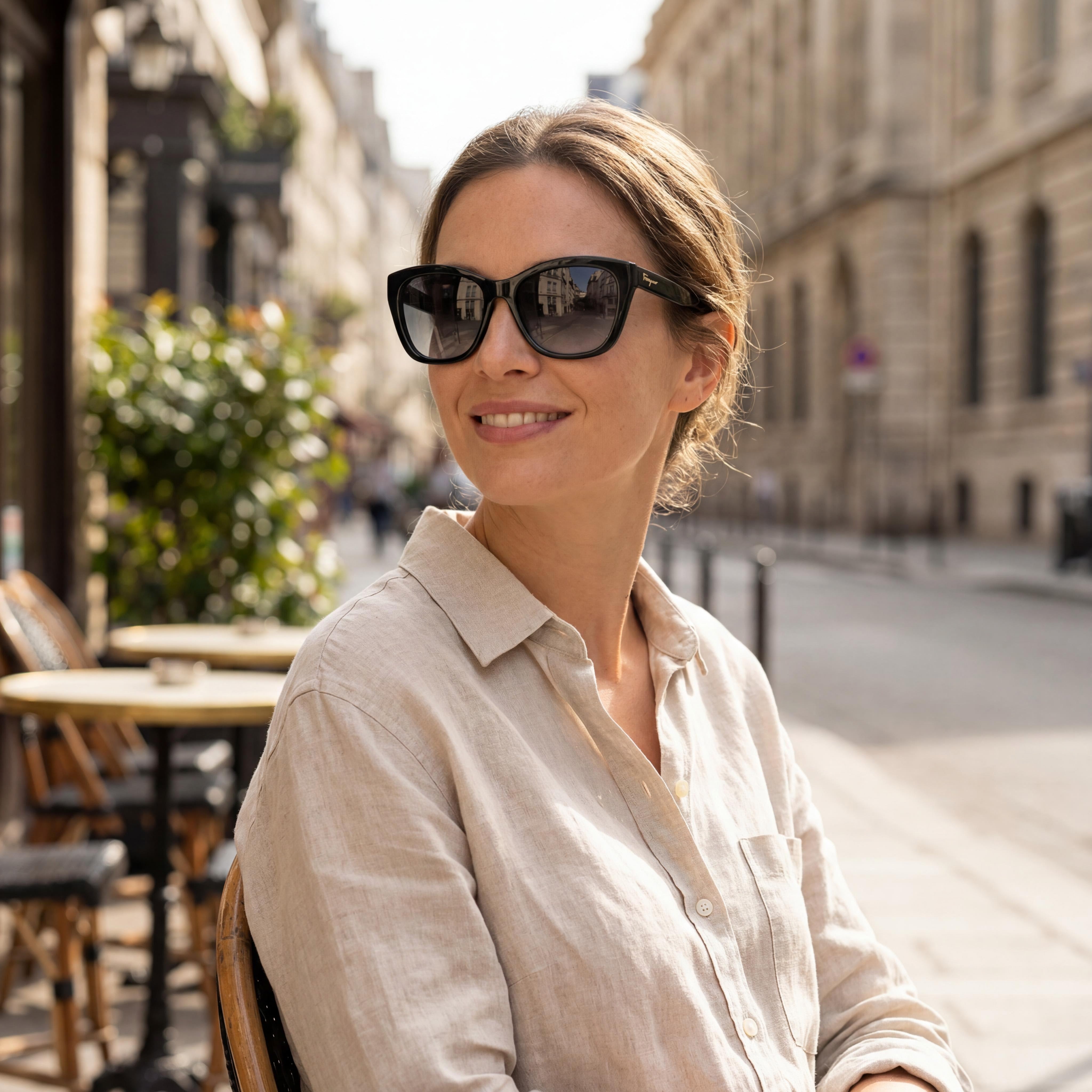 Salvatore Ferragamo Gafas de Sol Clásicas Negras de Plástico Ojo de Gato para Mujer con Degradado Gris Lente de 56mm y 100% Protección UV, Photo 6
