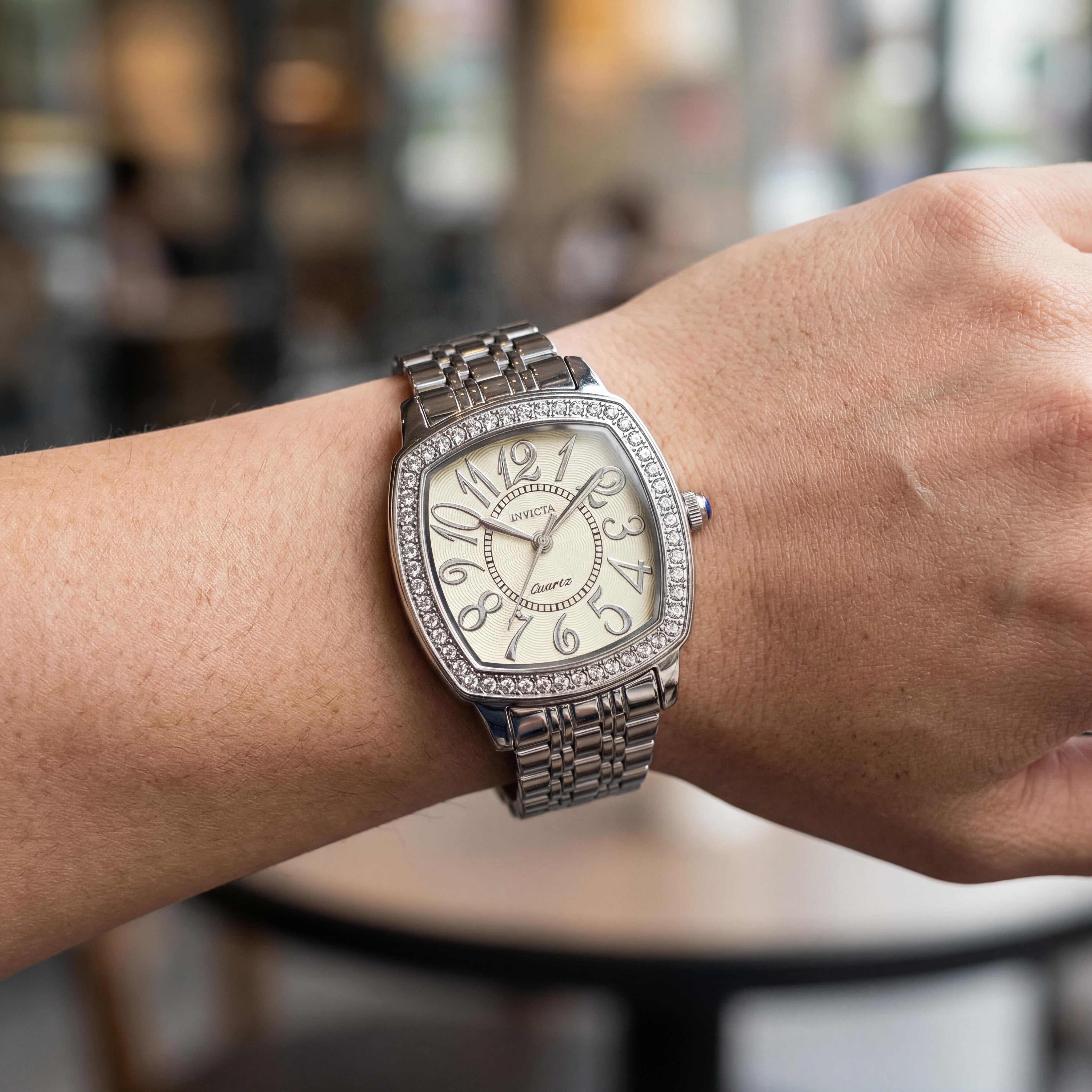 Reloj de cuarzo unisex Invicta Wildflower 69363, caja de acero inoxidable de 31 mm en tono plateado, esfera beige, Photo 4