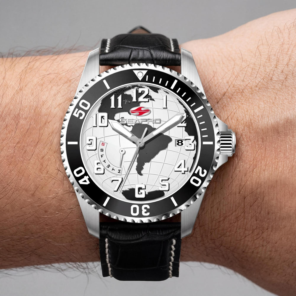 Reloj Seapro para hombre con movimiento de cuarzo, esfera blanca, caja de acero inoxidable y correa de piel, resistente al agua.