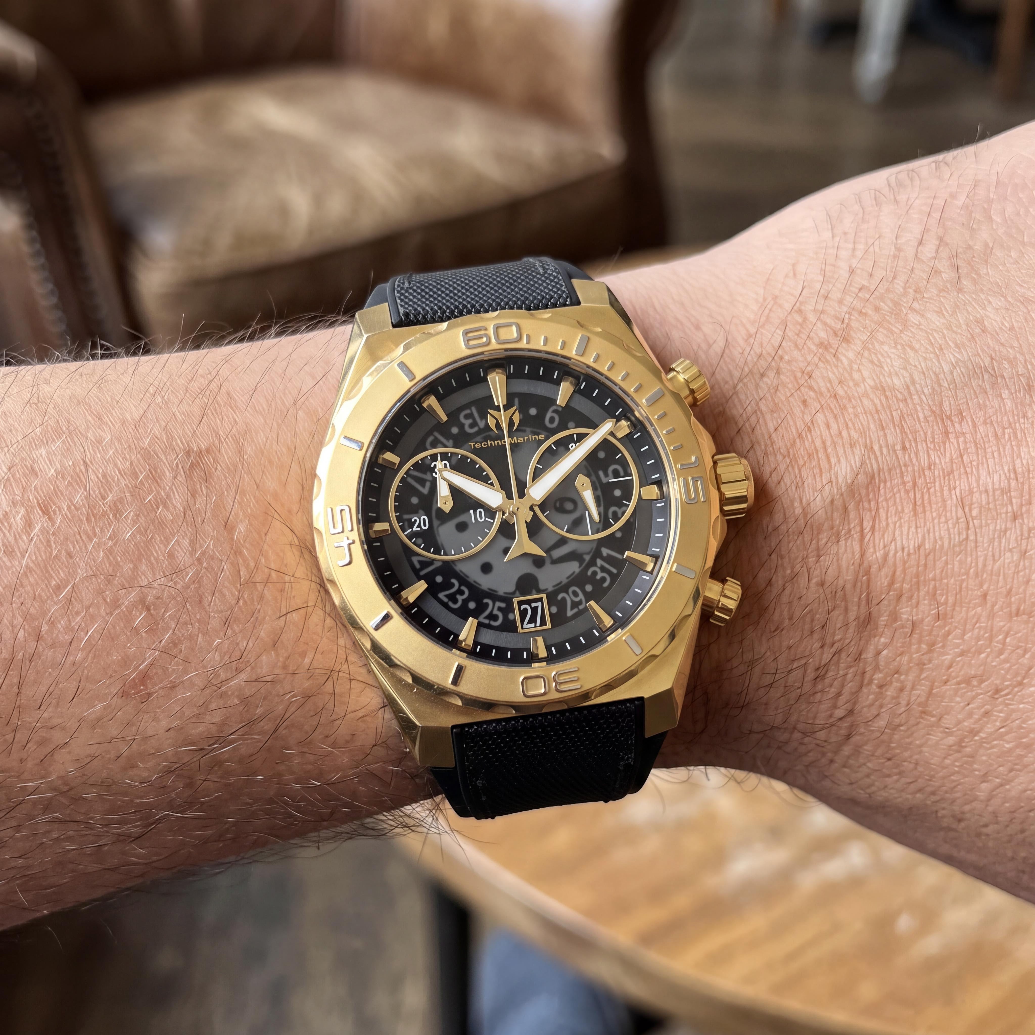 Reloj de Lujo Technomarine para Hombre Acero Inoxidable Tono Dorado Negro 48mm Brilla en la Oscuridad, Photo 4