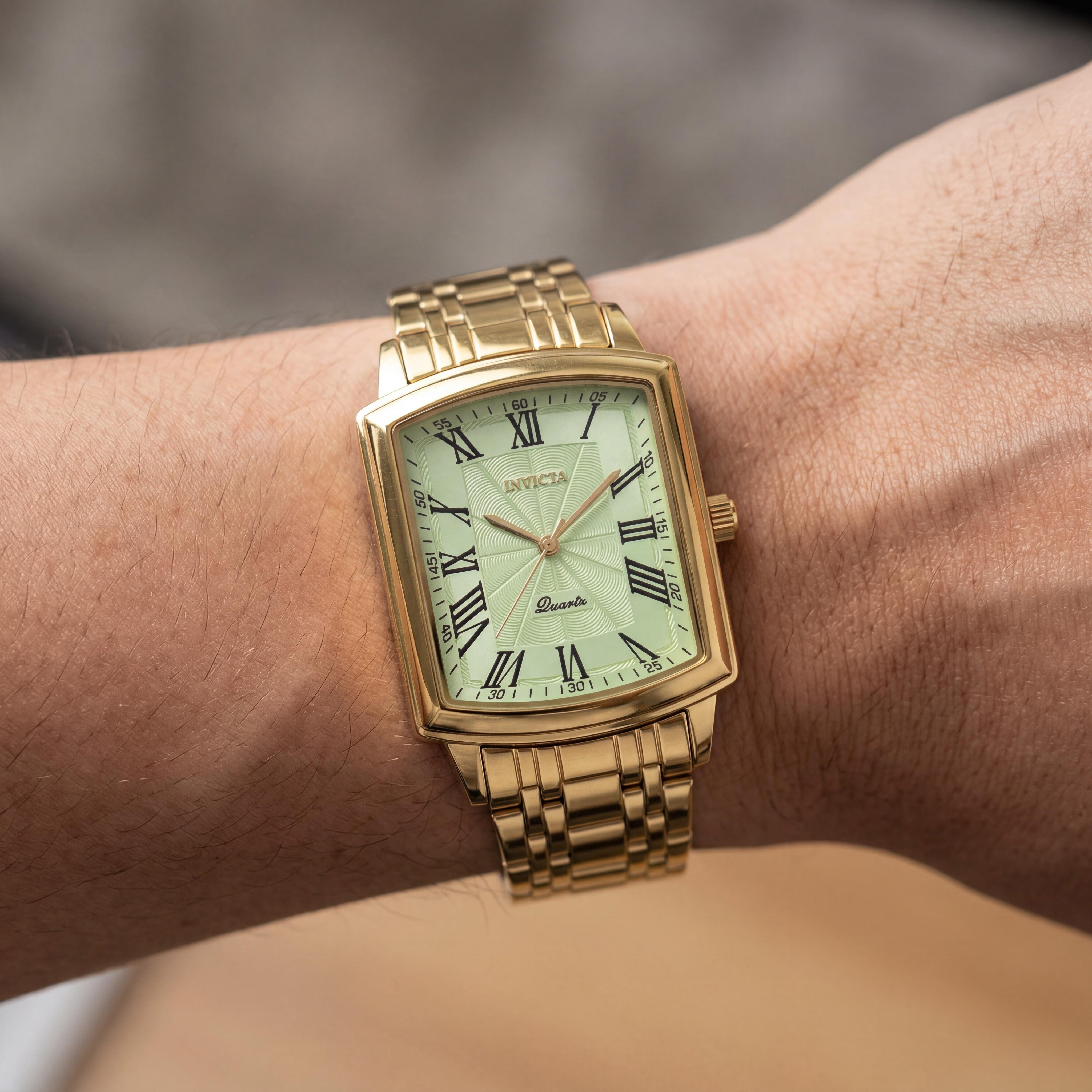 Invicta Celestial 69156 Reloj de cuarzo unisex de acero inoxidable tono dorado con esfera verde de 25 mm, Photo 4