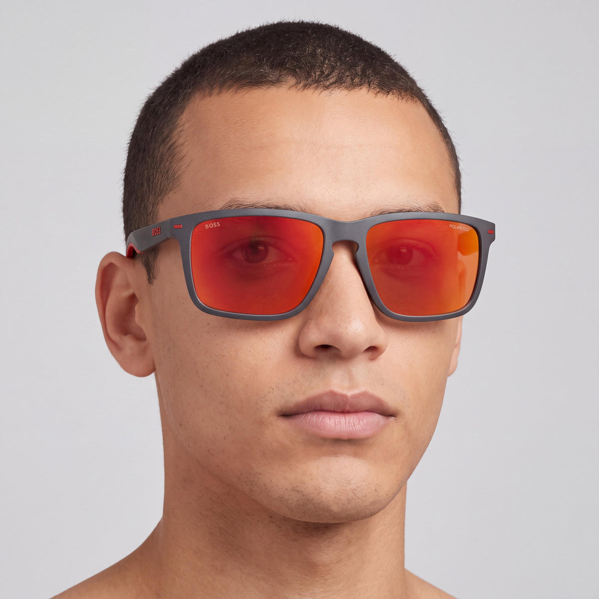 Gafas de sol unisex modernas Hugo Boss con montura de plástico y lentes de policarbonato, gris mate, rojo, 59 mm, protección UV, Photo 3