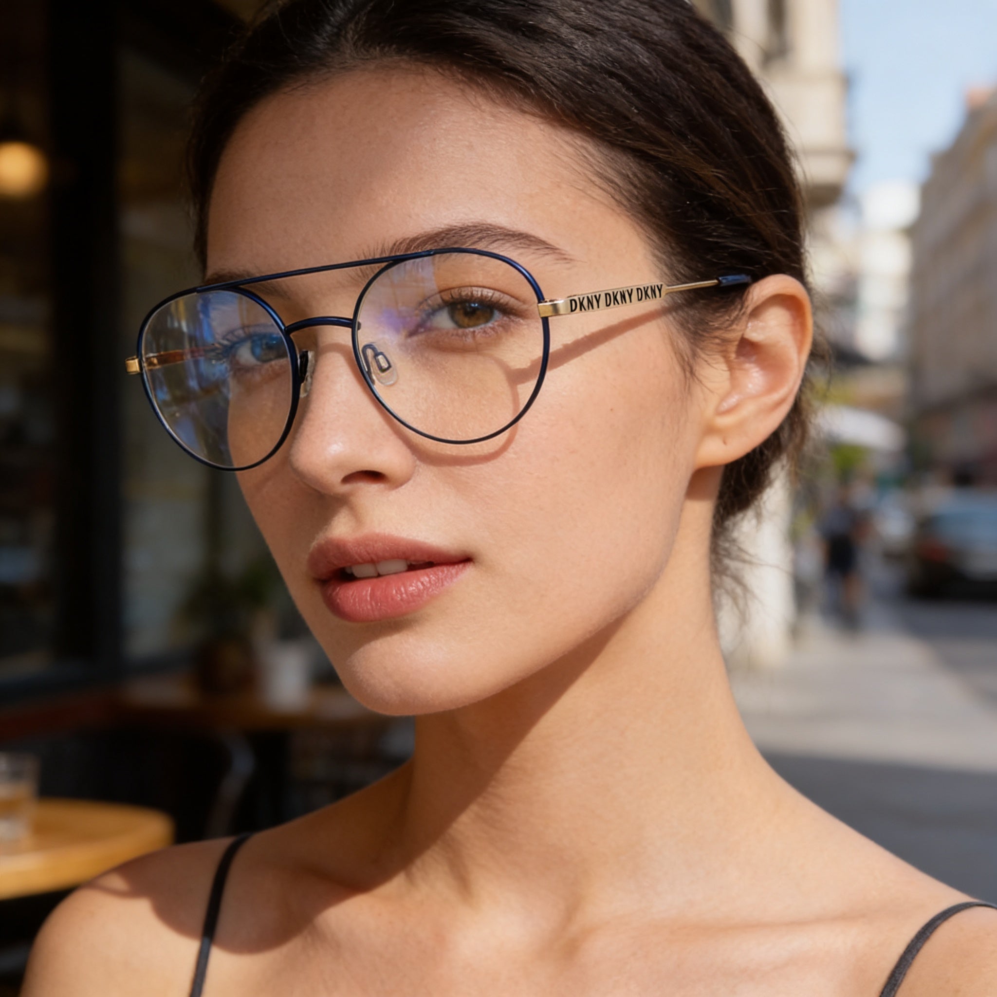 Gafas de sol modernas DKNY para mujer con montura de acero de aleación en dorado azul marino y lentes de policarbonato en dorado azul marino, 51 mm, Photo 5