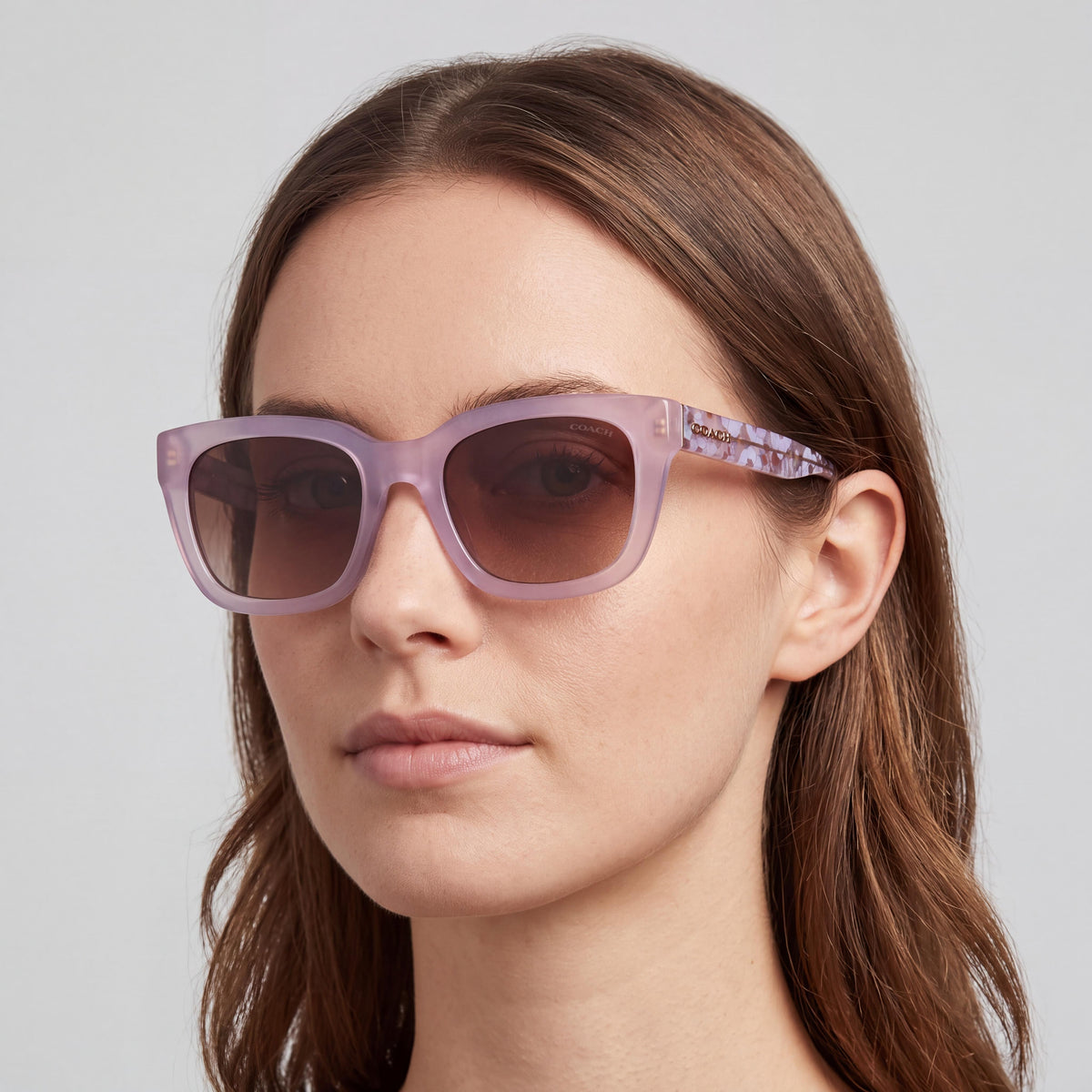 Gafas de sol cuadradas de plástico para mujer Coach 0HC8318, montura morada translúcida, lentes con degradado marrón y morado, protección UV, aptas para graduación, 52 mm, Photo 4