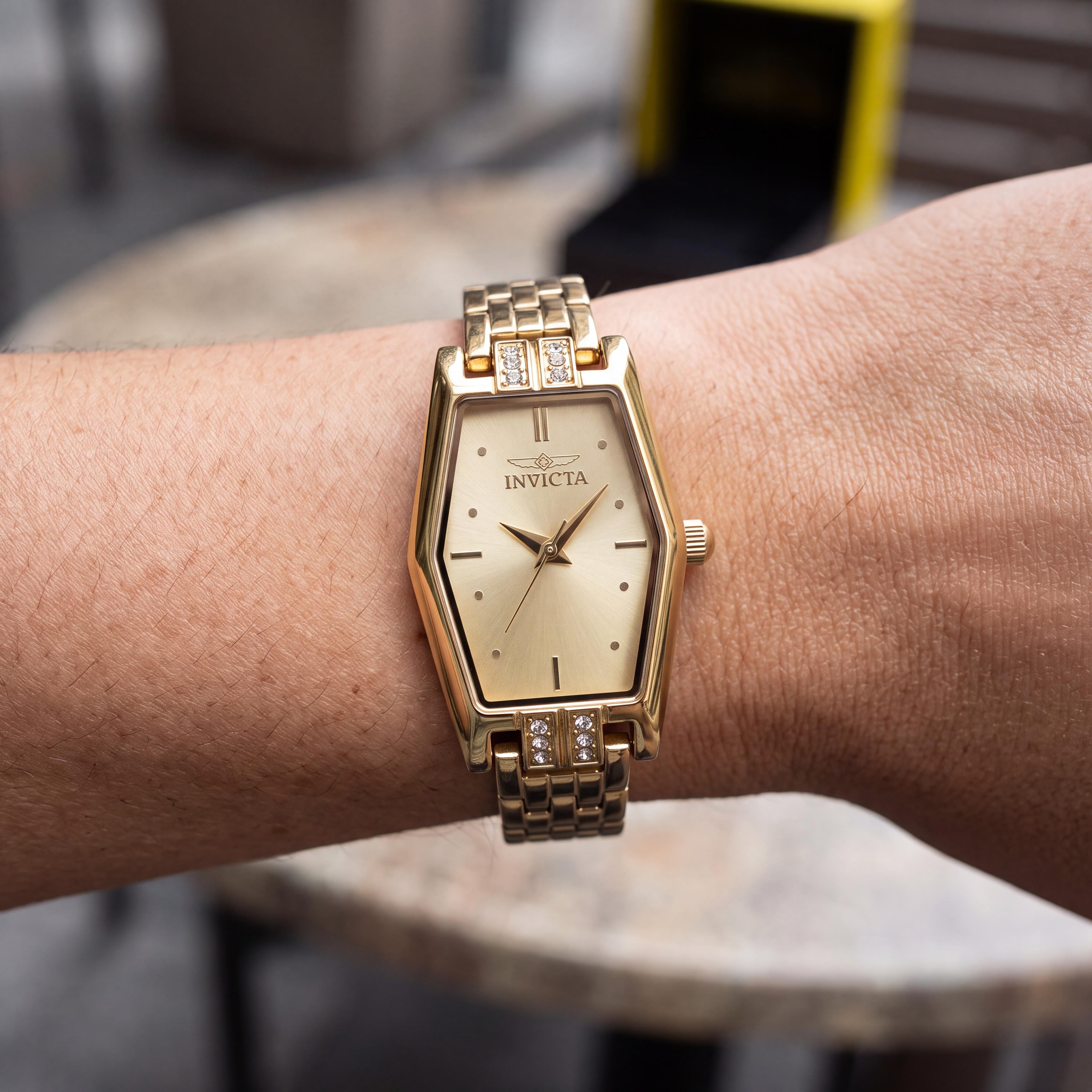 Invicta Angel 48131 Reloj de cuarzo para mujer con pulsera de acero inoxidable dorada de 20 mm, Photo 3