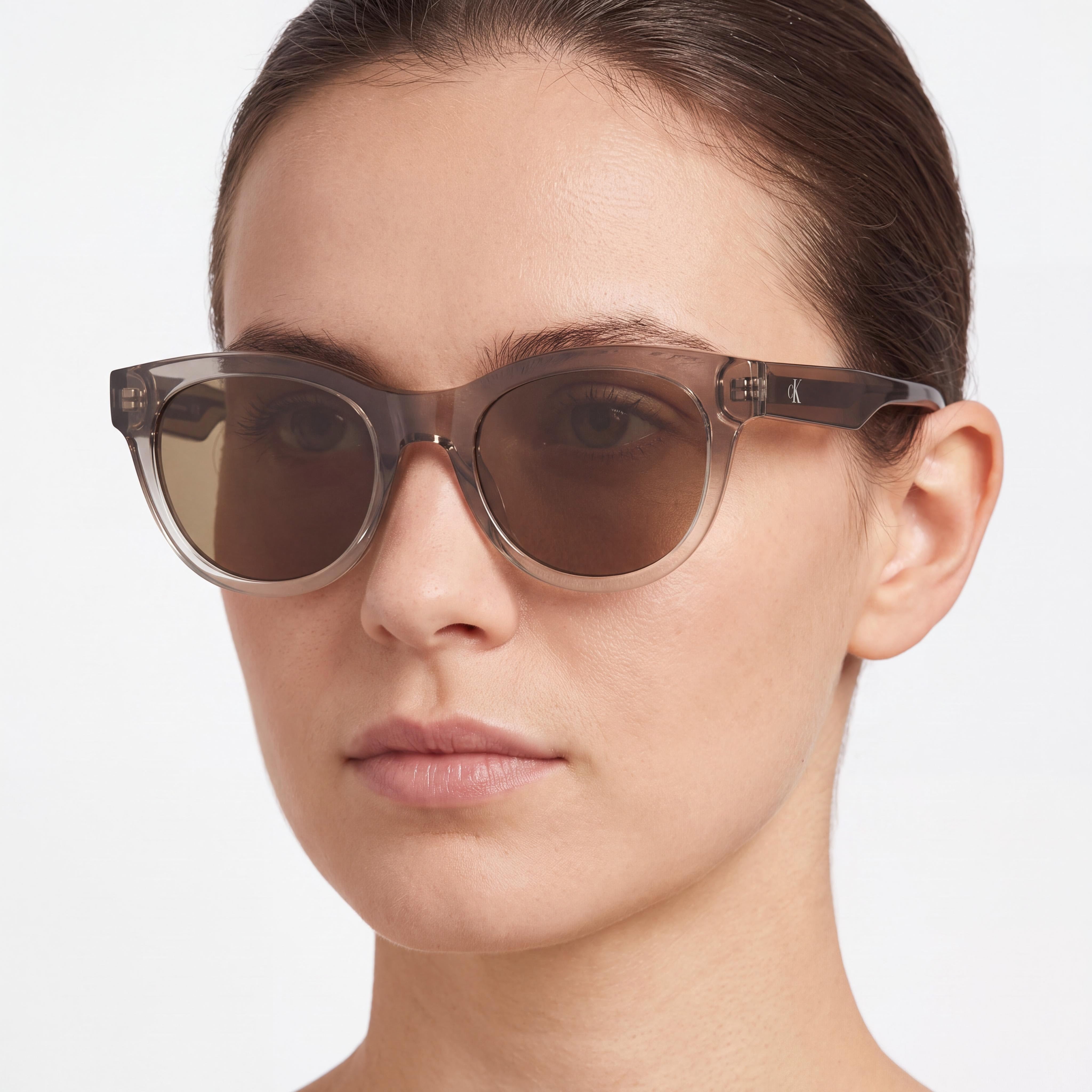 Gafas de sol Calvin Klein Jeans Ckj26600s para mujer, redondas, transparentes, degradado marrón, lente marrón claro, Tritan Renew, 53 mm, Photo 4