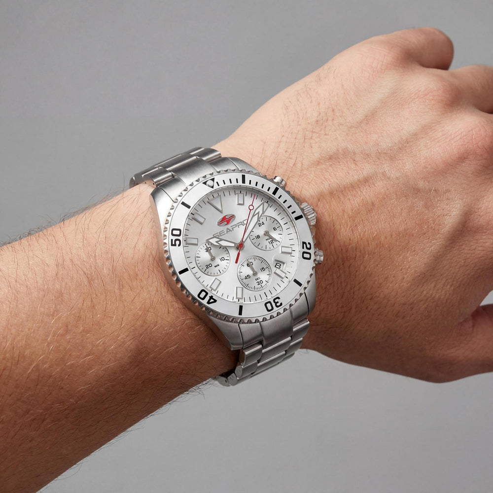 Reloj Seapro de acero inoxidable plateado para hombre, con movimiento de cuarzo y cristal mineral, resistente al agua hasta 200 metros.