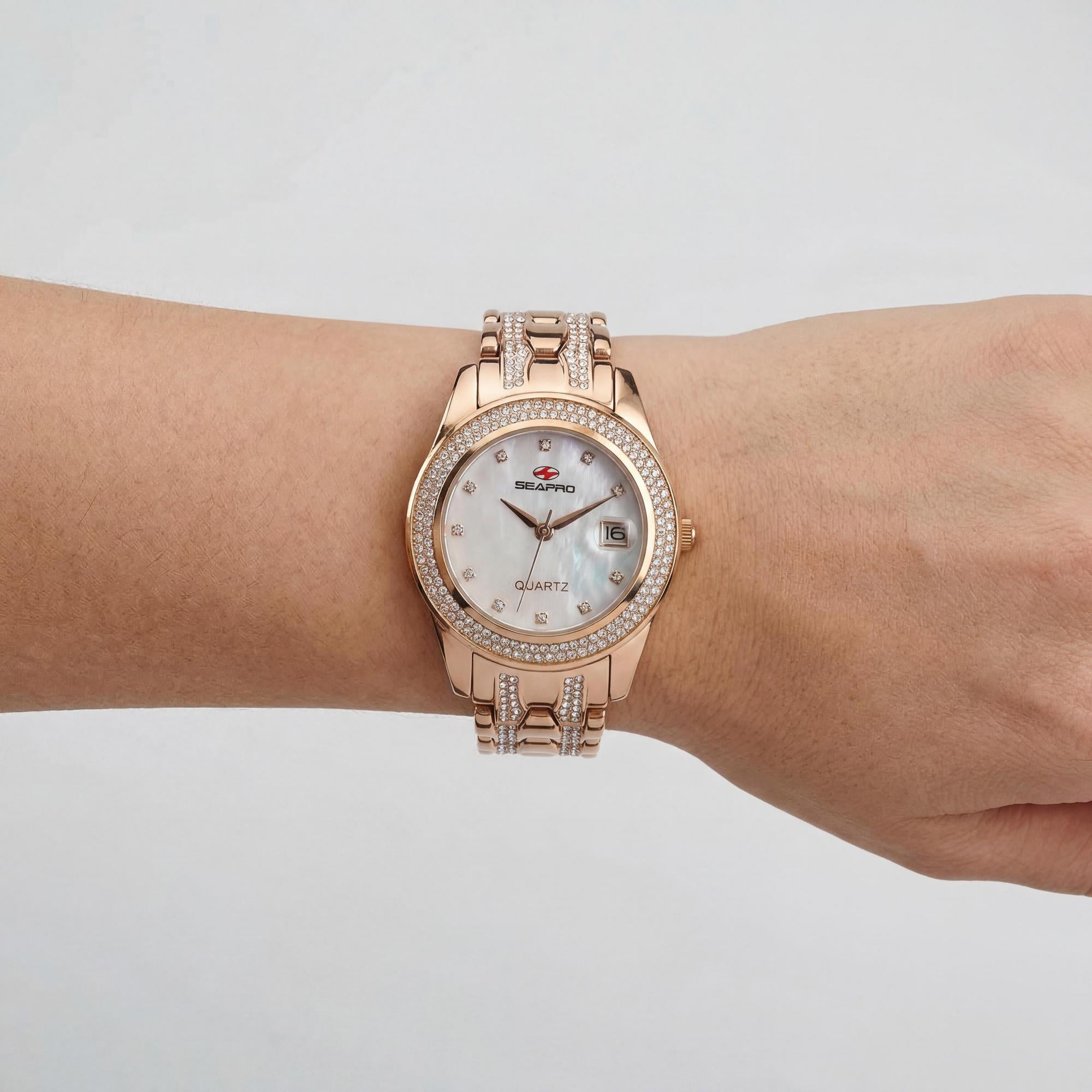 Reloj Seapro para mujer con pulsera blanca, bisel, marcadores y brazalete con detalles de cristal, esfera de nácar y movimiento de cuarzo., Photo 3