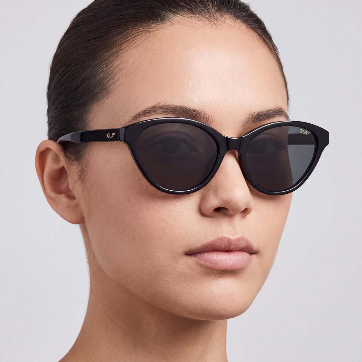 QUAY AUSTRALIA Talk Nice Unisex Cateye Black Frame, Smoke Lens, Non-polarized Polycarbonate 55mm Sunglasses, Photo 4