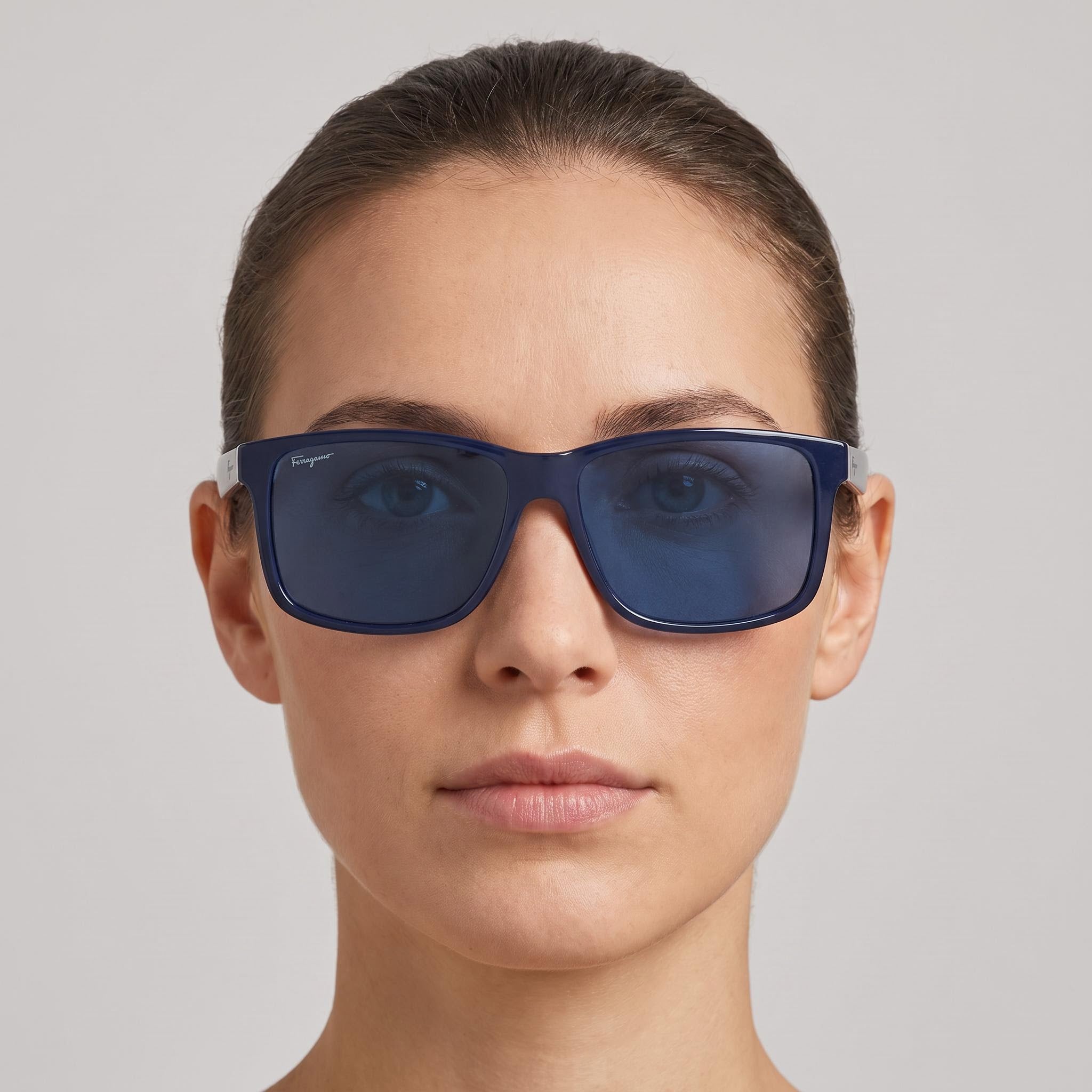Gafas de sol Salvatore Ferragamo clásicas rectangulares para mujer, armazón de plástico gris azulado, lentes grises de 57 mm, no polarizadas, con protección UV, Photo 4