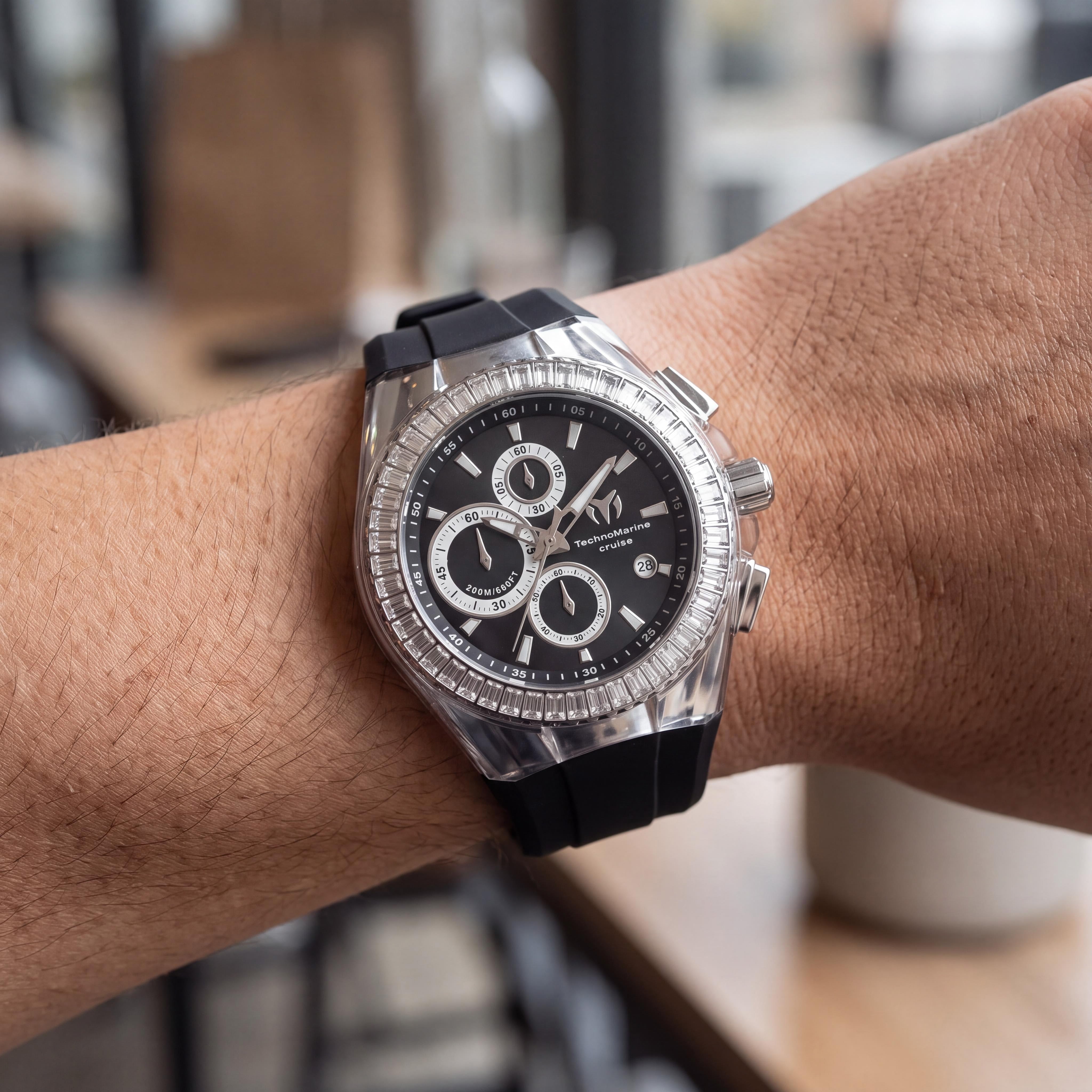 Reloj Cronógrafo Unisex Invicta de correa, diseñado con función de cronómetro para medir intervalos de tiempo, presentado en una caja plateada., Photo 4