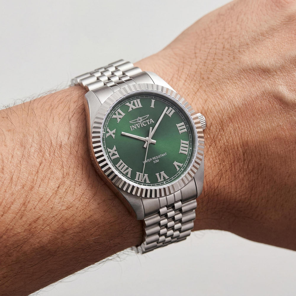 Reloj Invicta Specialty 47398 unisex de acero inoxidable con esfera verde y cristal mineral de cuarzo, 43 mm