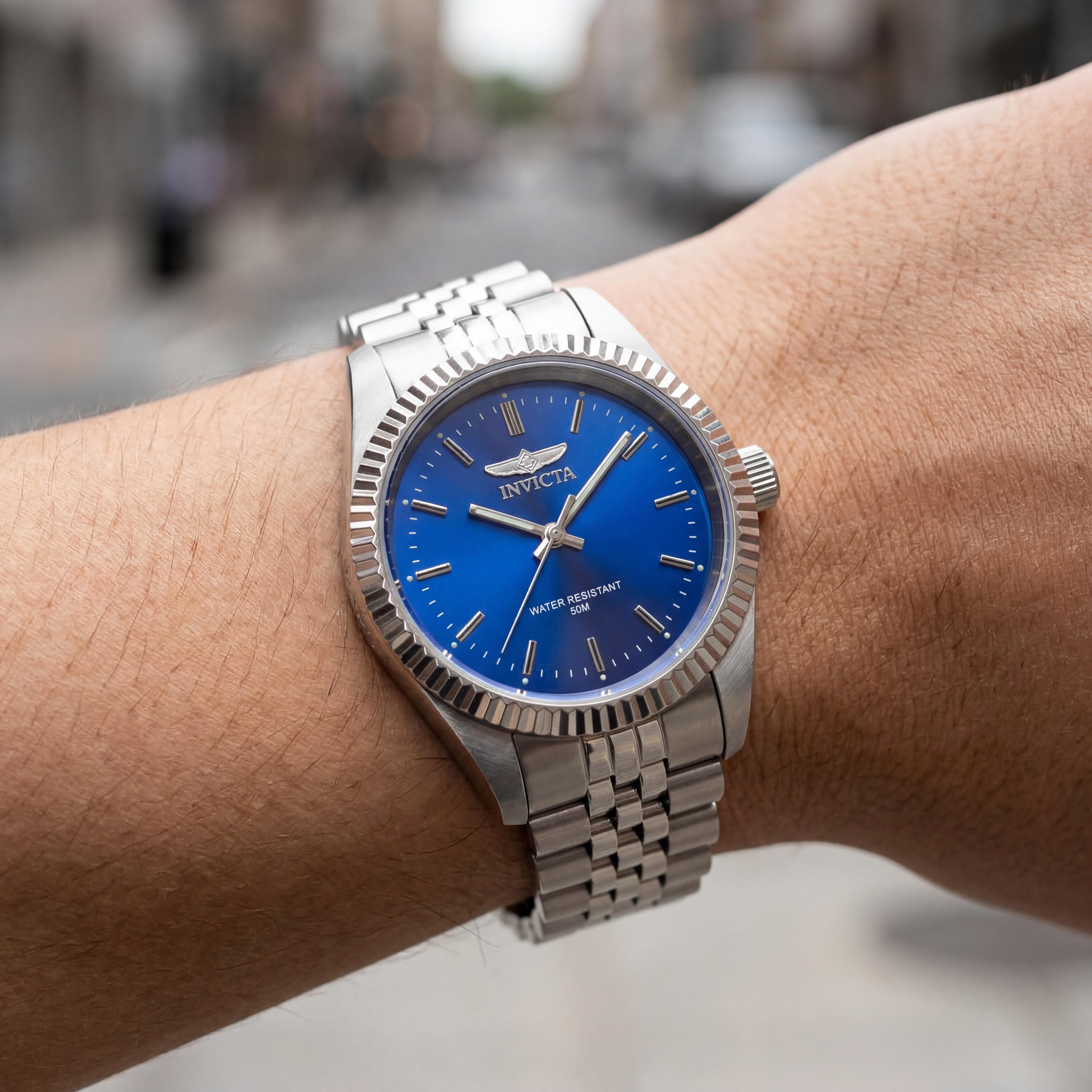 Reloj de cuarzo Invicta Specialty 29398 para mujer, caja y brazalete de acero inoxidable plateado de 36 mm, esfera azul, Photo 4