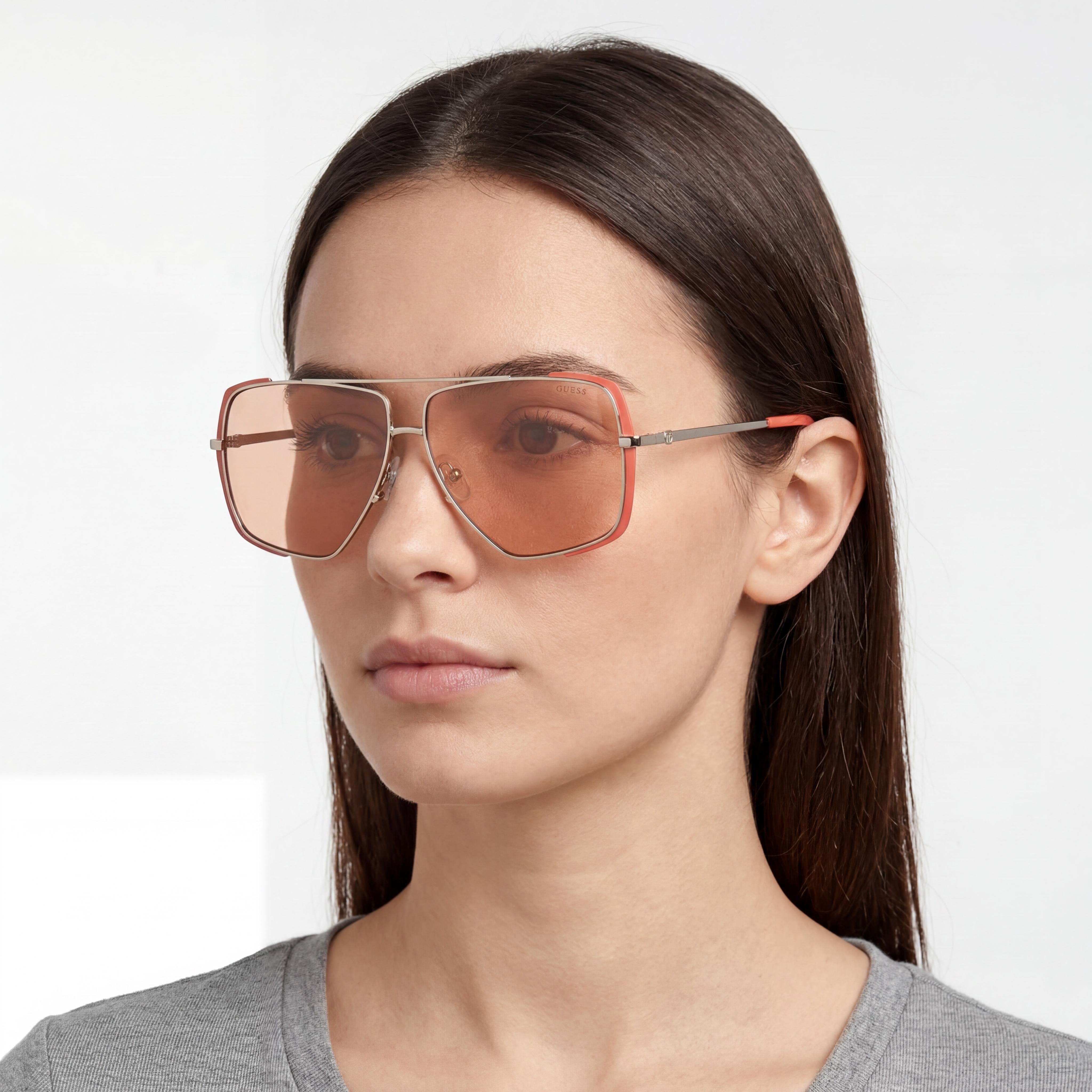 Gafas de sol Guess Gu00220 para mujer, montura de acetato en naranja claro y dorado pálido con lentes marrones de policarbonato, 62-12-140, Photo 4