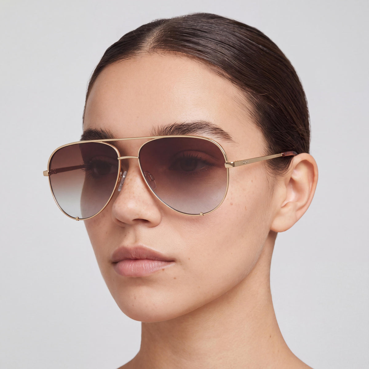 Gafas de sol polarizadas Quay Australia High Key Extra Large para mujer, montura metálica en color dorado y marrón degradado, lentes en color marrón degradado, protección UV, 64 mm, Photo 4