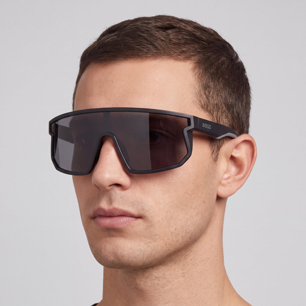 HUGO BOSS 1499/S Gafas de sol clásicas de ECO POLIAMIDA para hombre, color negro mate con lentes gris oscuro 99-01-125, Photo 4