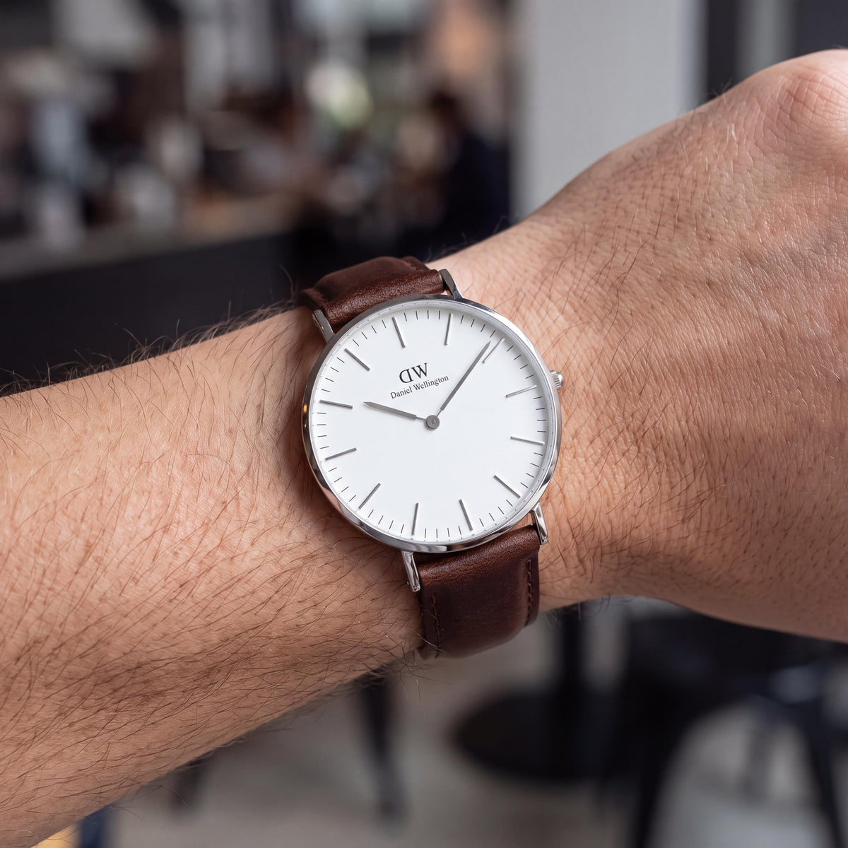 Daniel Wellington Men's Fashion Quartz Watch, Round Stainless Steel Case, Brown Leather Band, White Dial, 40mm, Photo 4