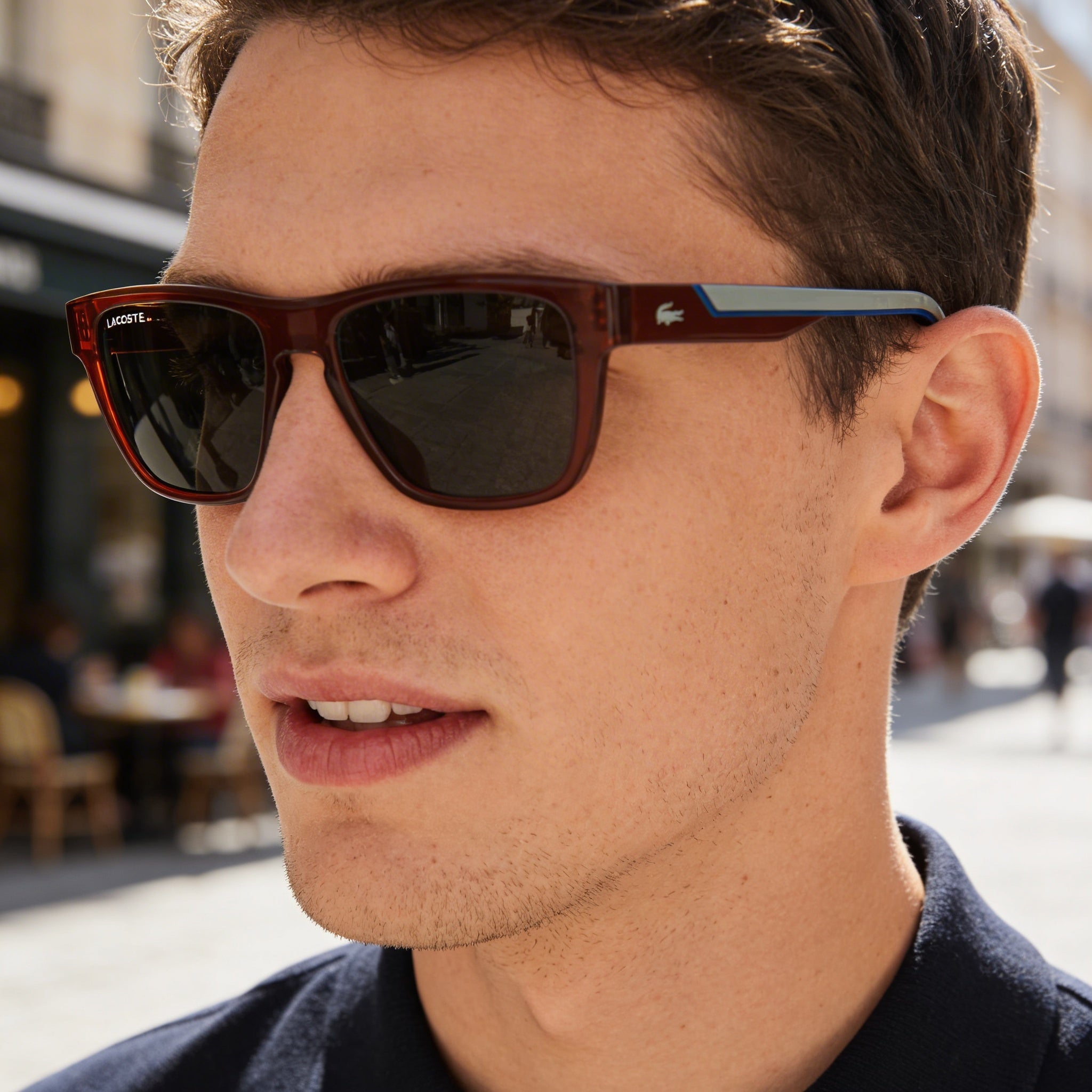 Gafas de sol Lacoste L6058s para hombre, montura rectangular de plástico rojo mate, lentes marrón sólido no polarizadas con protección UV, 54 mm, Photo 5