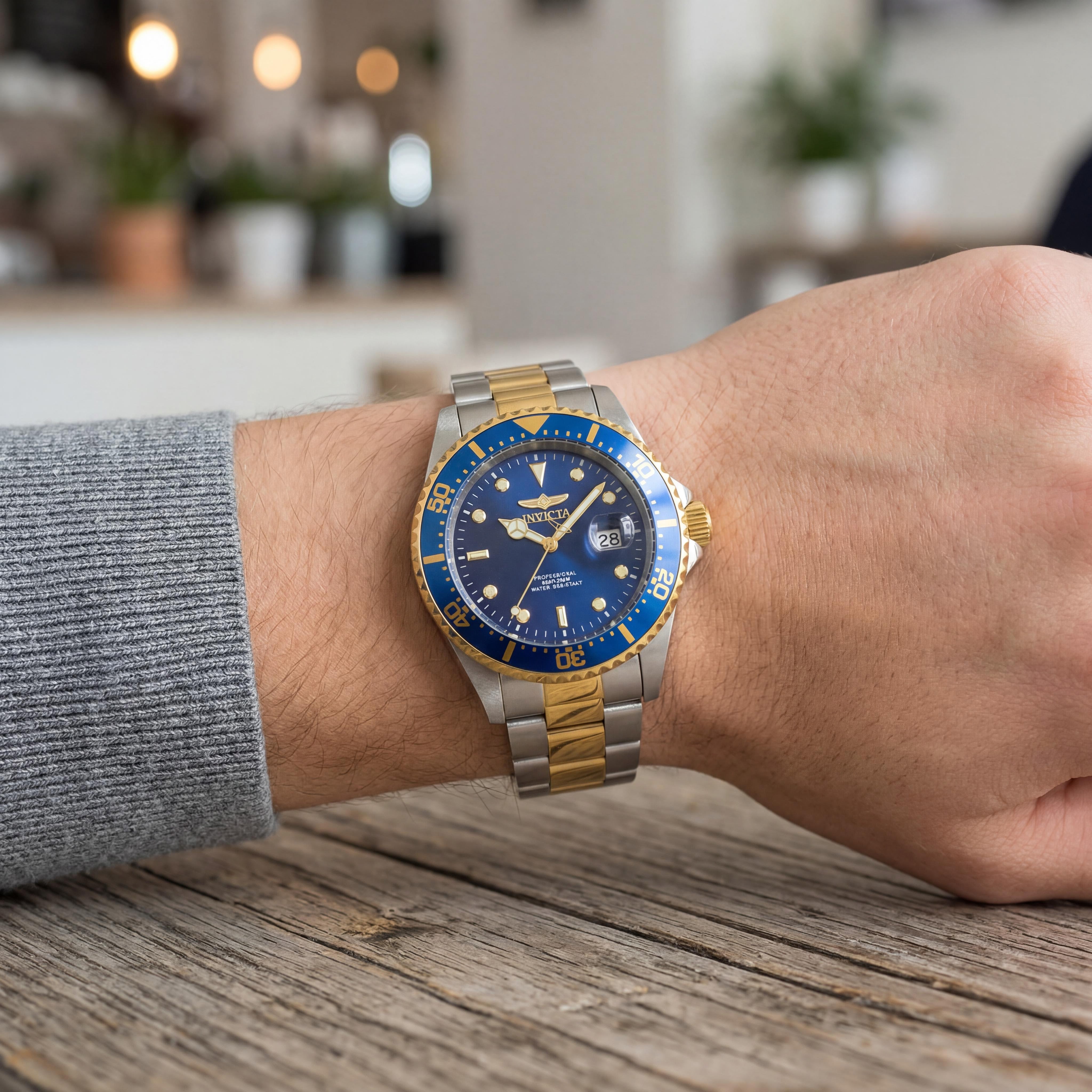 Invicta Men's 22019 Pro Diver Stainless Steel & 18k Gold-Plated Blue Dial Luminous Quartz Water Resistant Watch 43mm, Photo 4