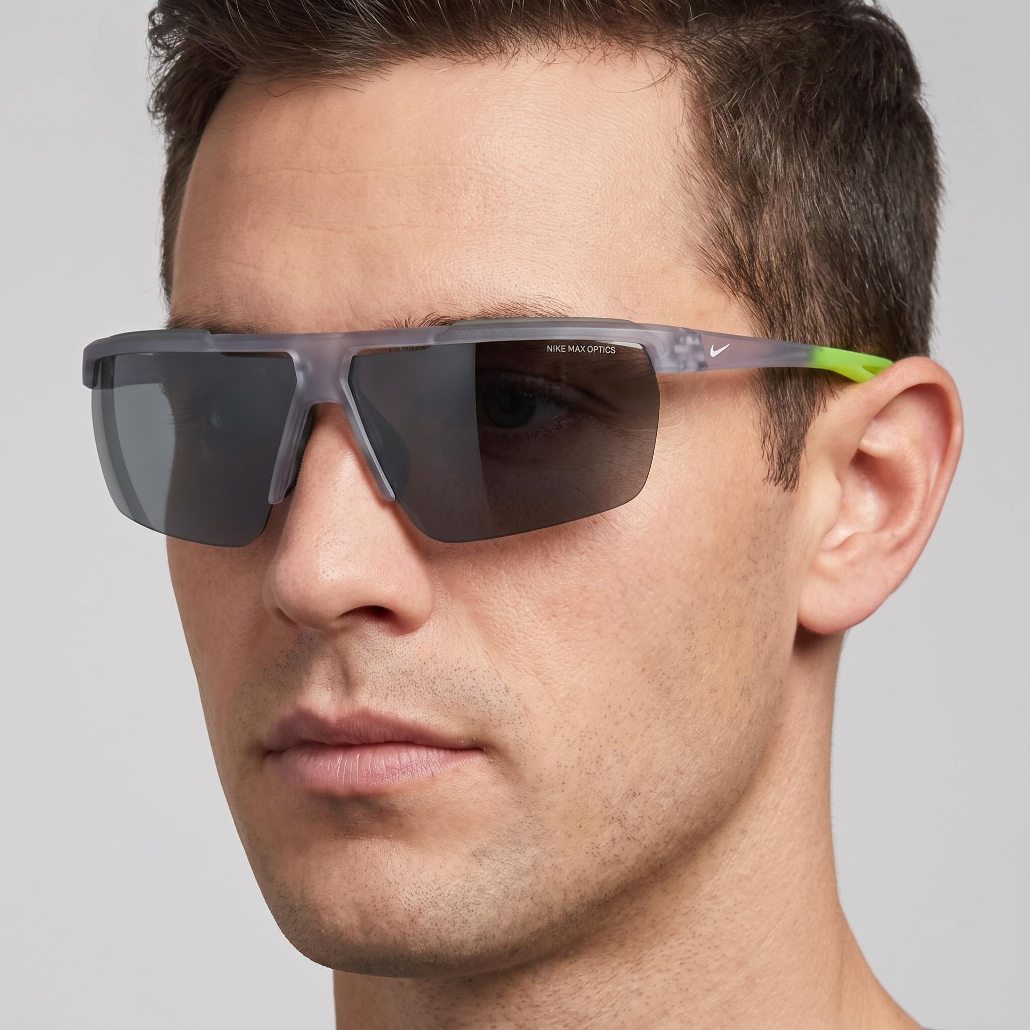 Nike Windshield CW4664 Gafas de sol rectangulares de plástico unisex con protección UV de 75 mm - Gris Lobo/Blanco/Plata Flash, Photo 5