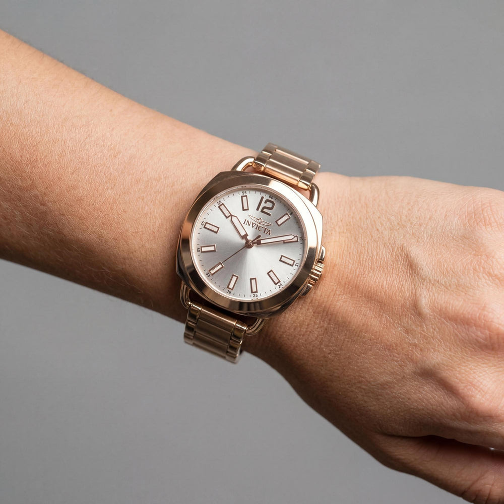 Reloj de cuarzo Invicta Fashion para mujer, de acero inoxidable y oro rosa, de 32 mm, con esfera plateada, resistente a arañazos y al agua.