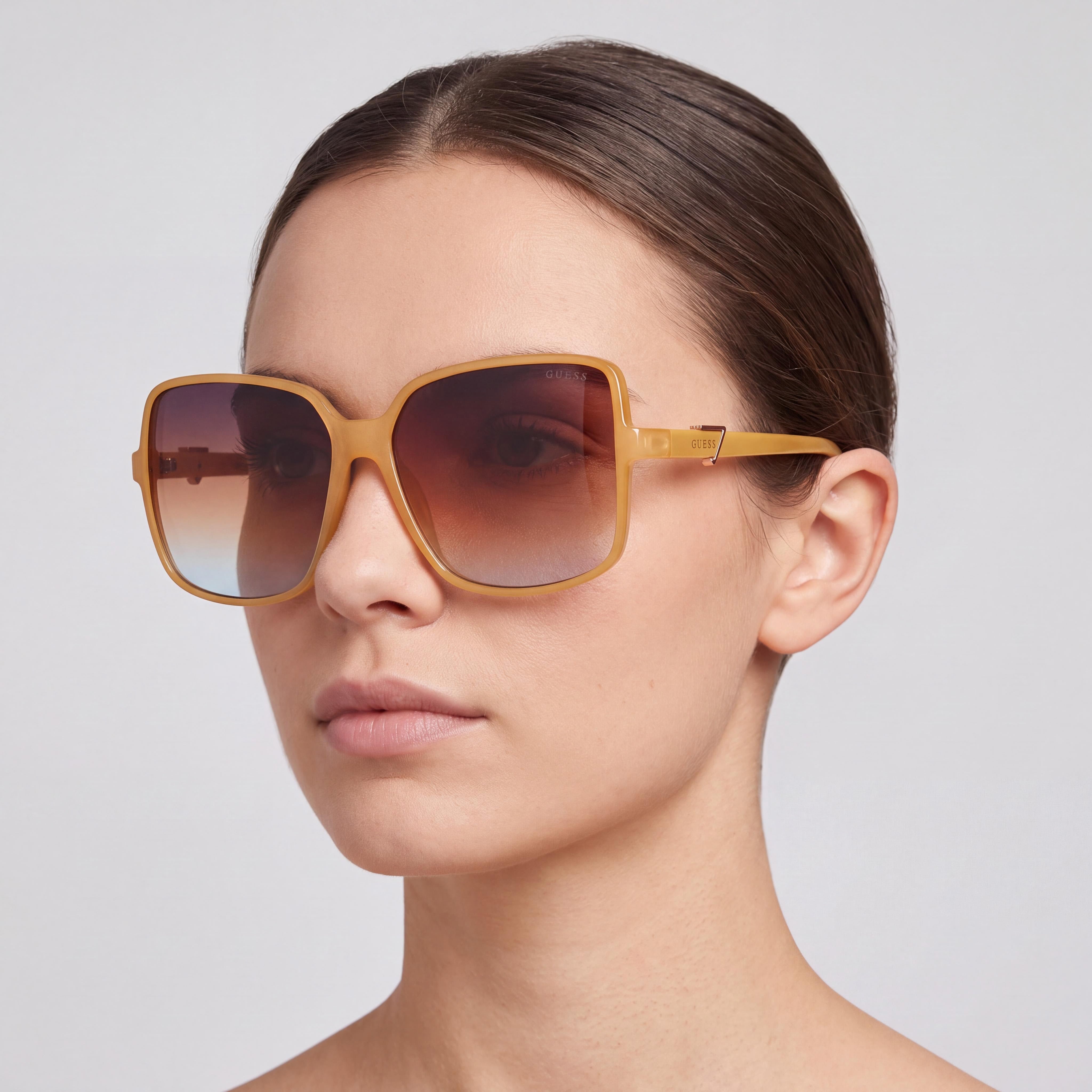 GUESS GU7812S Women's Plastic Beige Brown UV Protected Sunglasses Gradient Brown Lenses 61mm, Photo 3